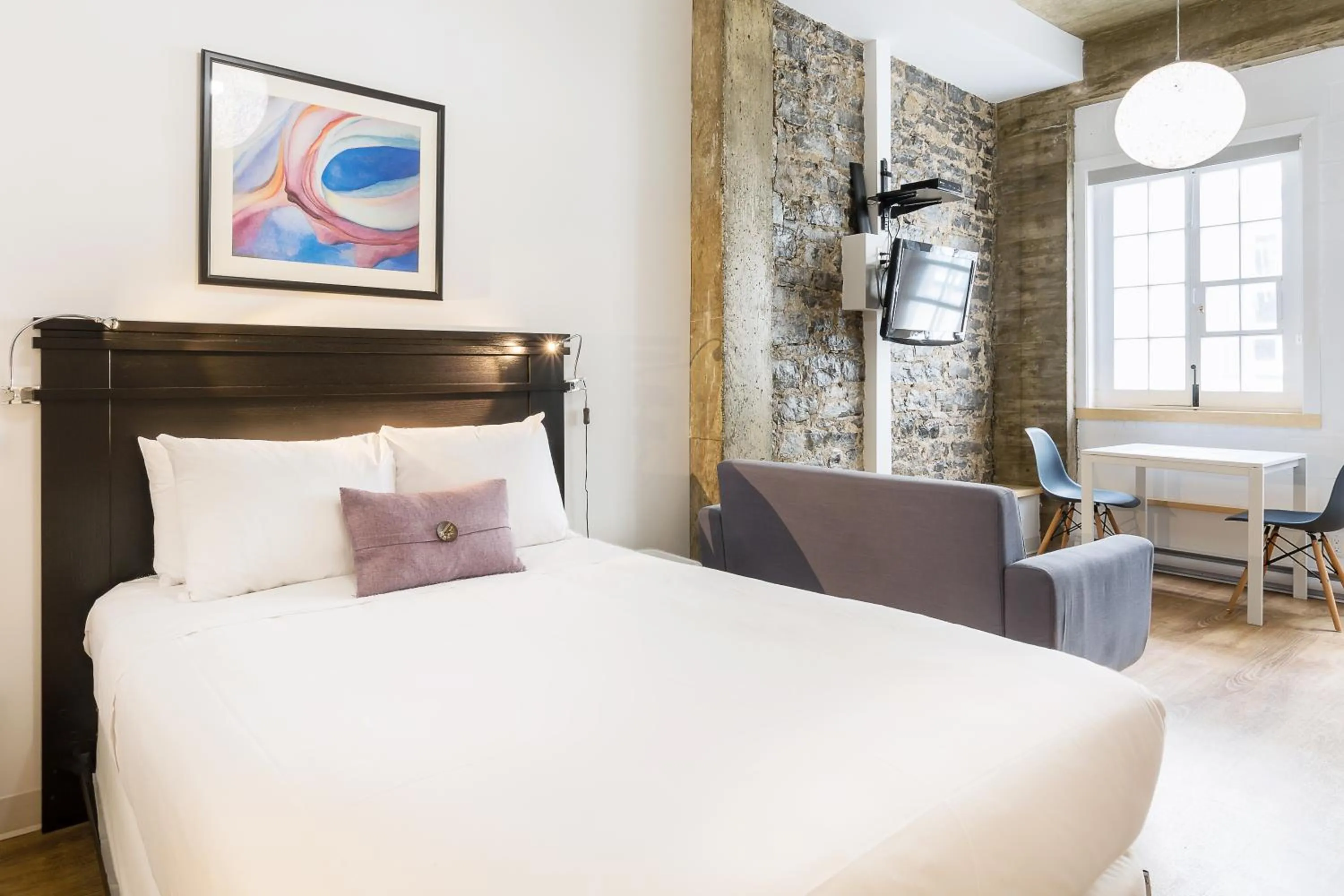 Bed in Les Lofts de Buade - Par Les Lofts Vieux-Québec