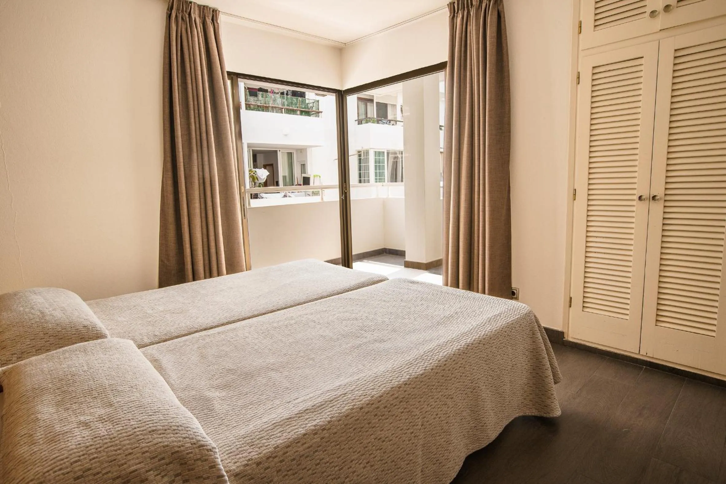 Bedroom, Bed in Apartamentos San Francisco