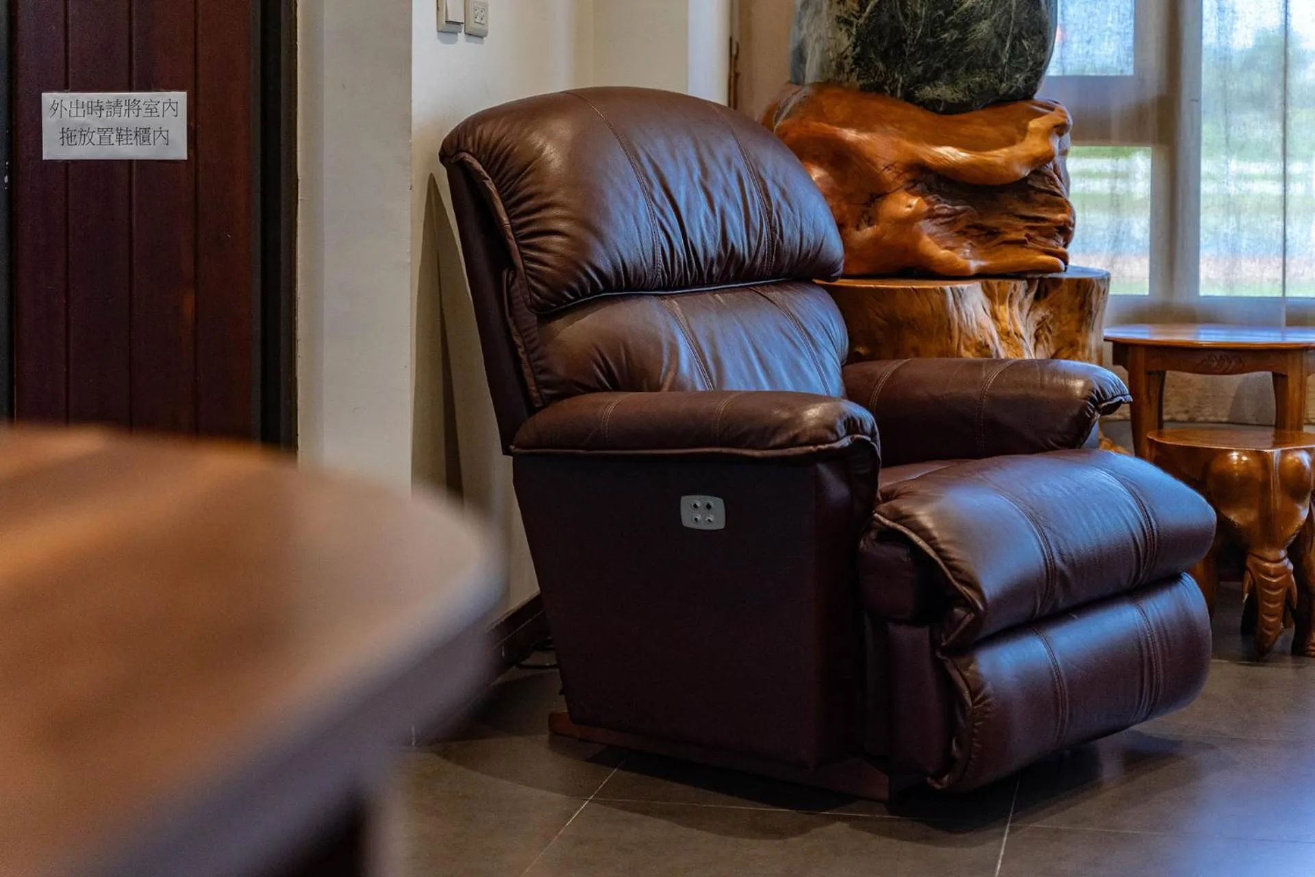 Communal lounge/ TV room in 193 County Garden BnB
