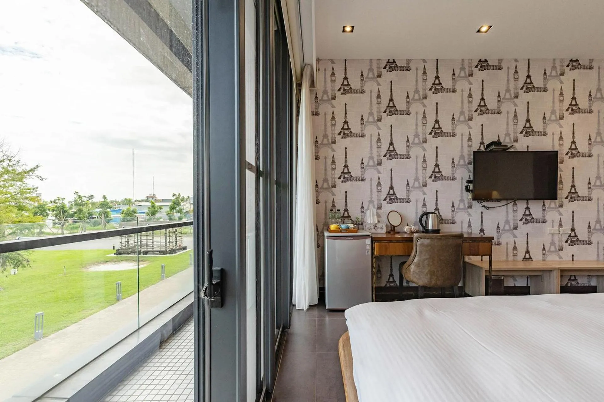 Bed in 193 County Garden BnB