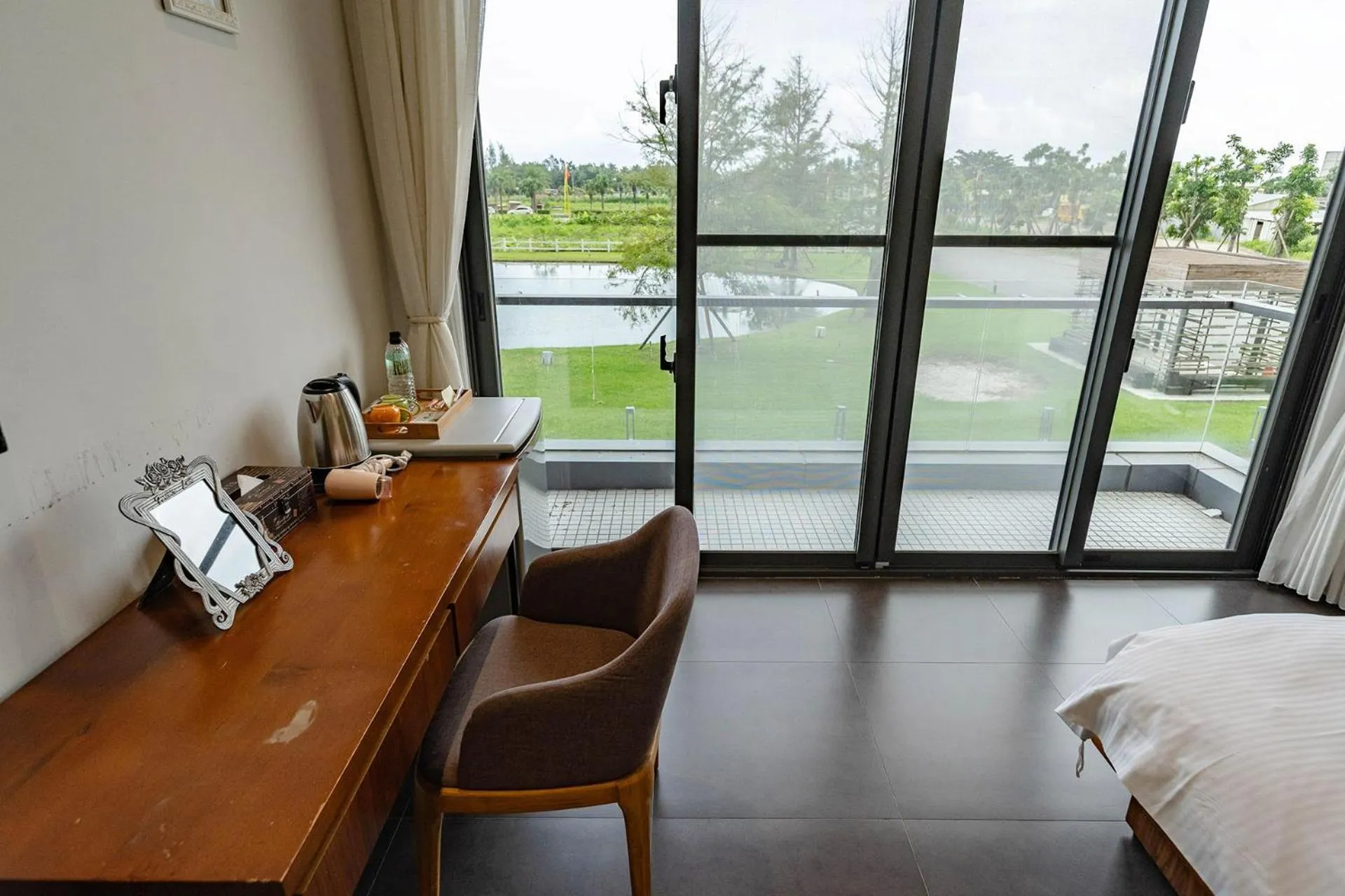 Bed in 193 County Garden BnB