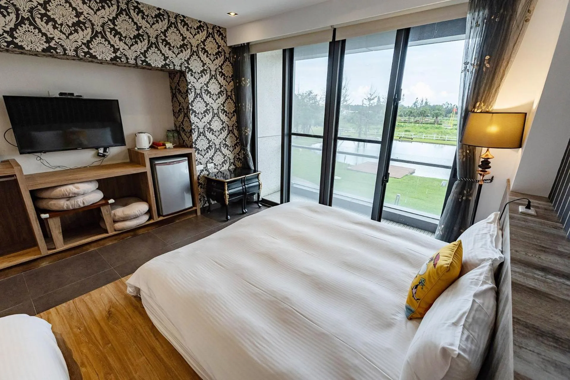 Bed in 193 County Garden BnB