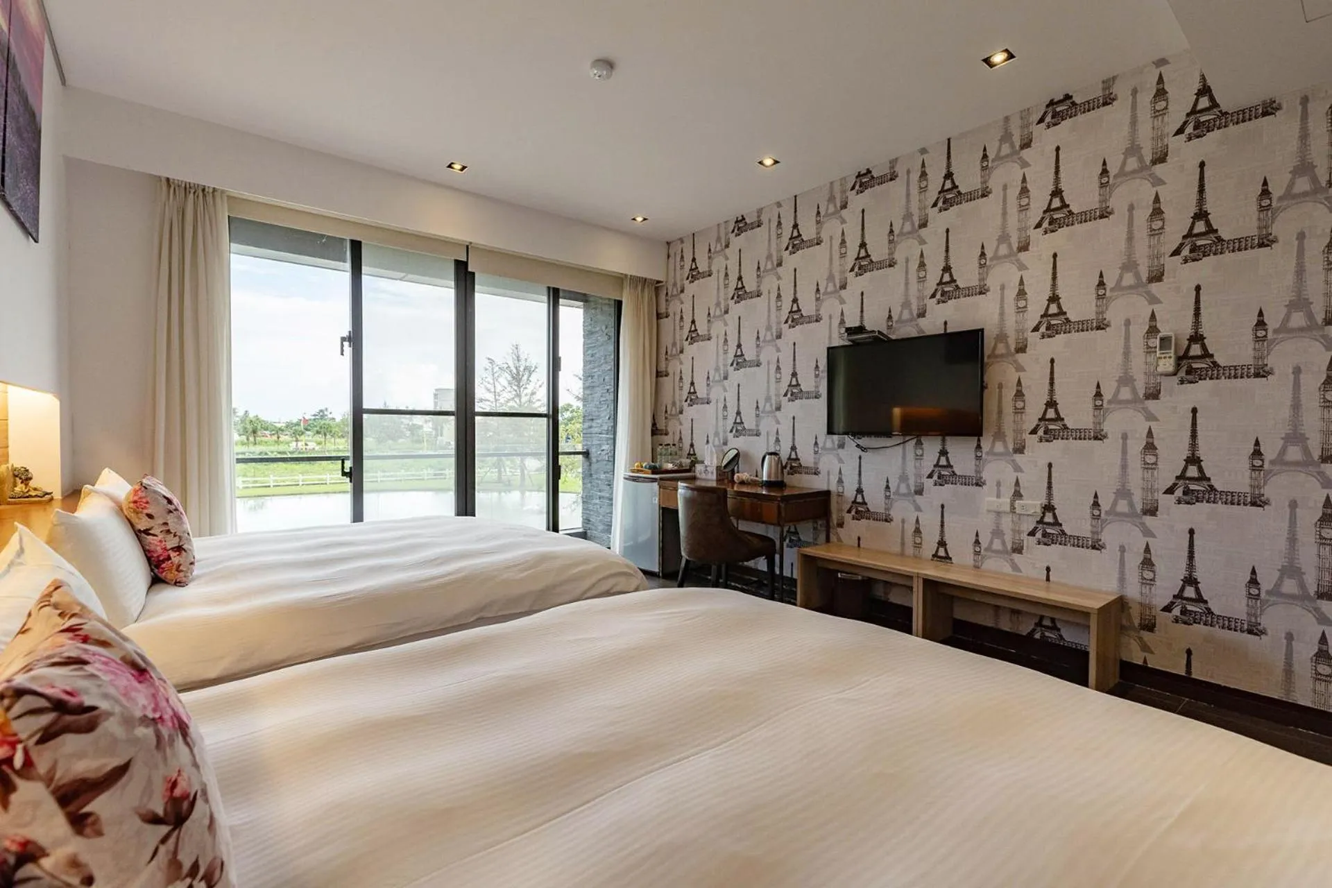 Bed in 193 County Garden BnB