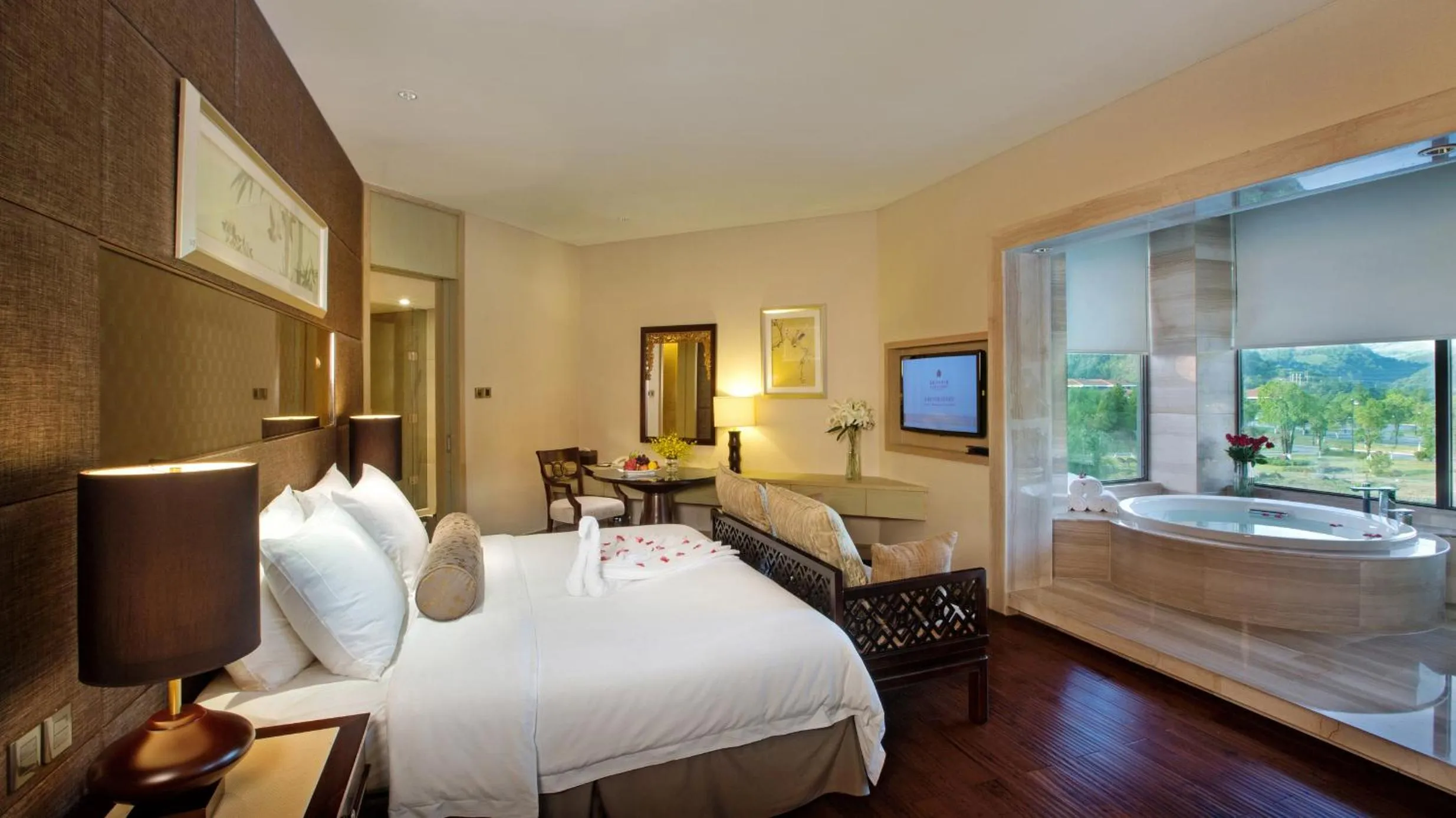 Living room, Bed in Dahongpao Resort