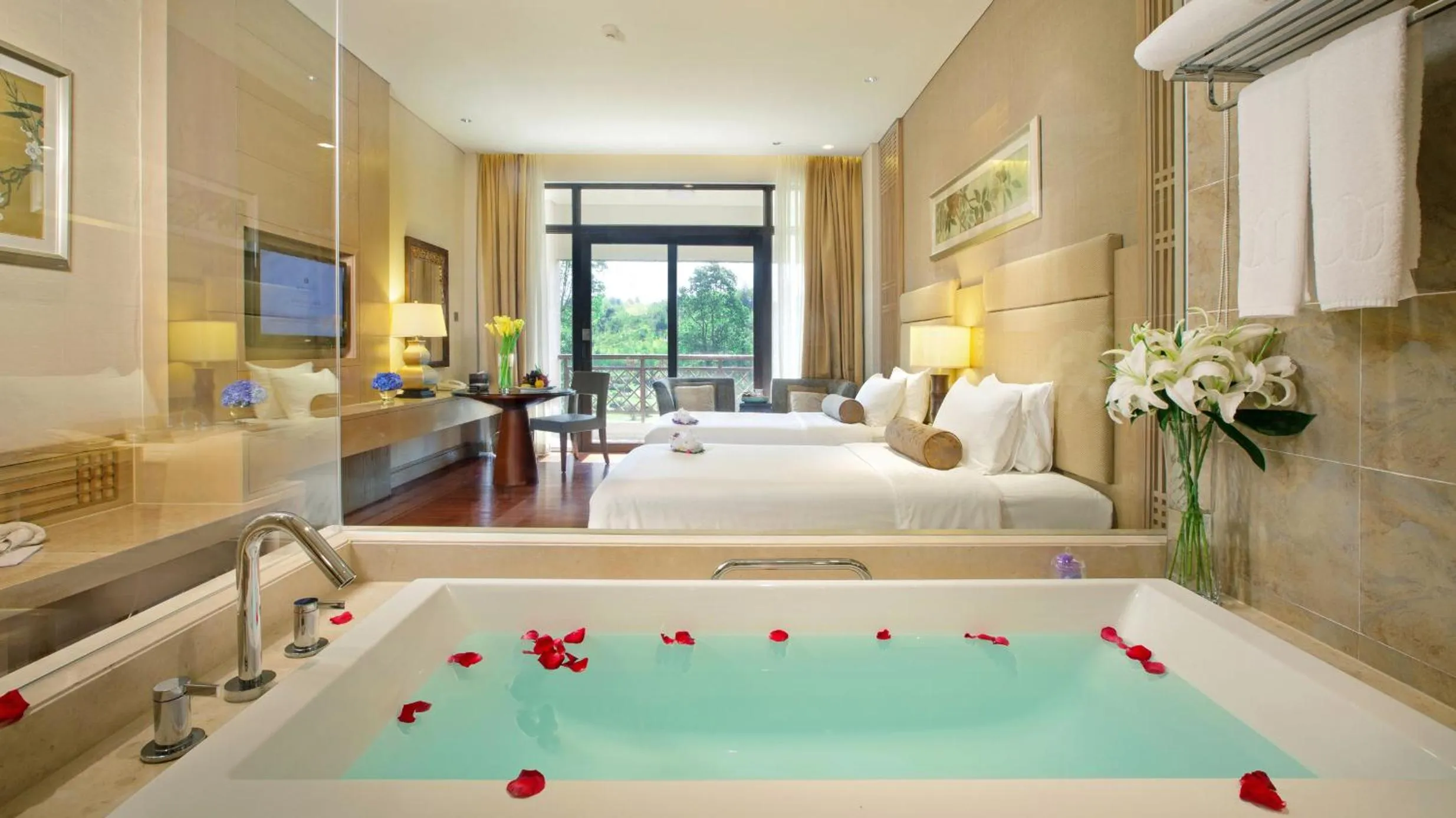 Photo of the whole room, Bed in Dahongpao Resort