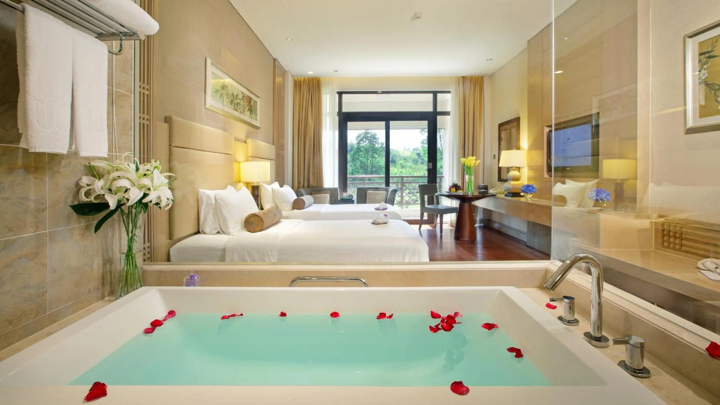 Bathroom, Bed in Dahongpao Resort