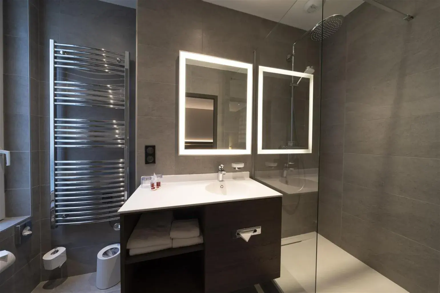 Economy Double Room in Hôtel Bristol Economy Double Room in Hôtel Bristol