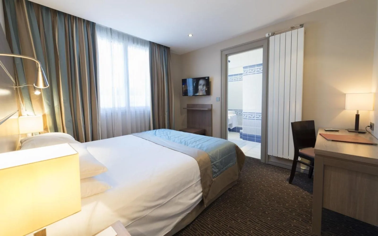 Bed in Hôtel Bristol