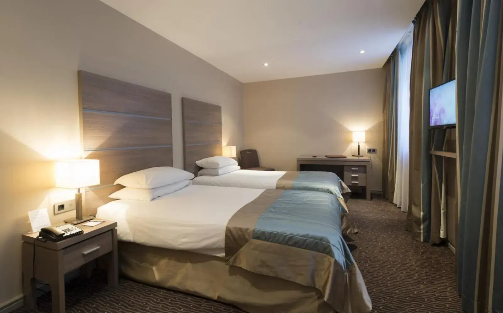 Superior Twin Room in Hôtel Bristol Superior Twin Room in Hôtel Bristol