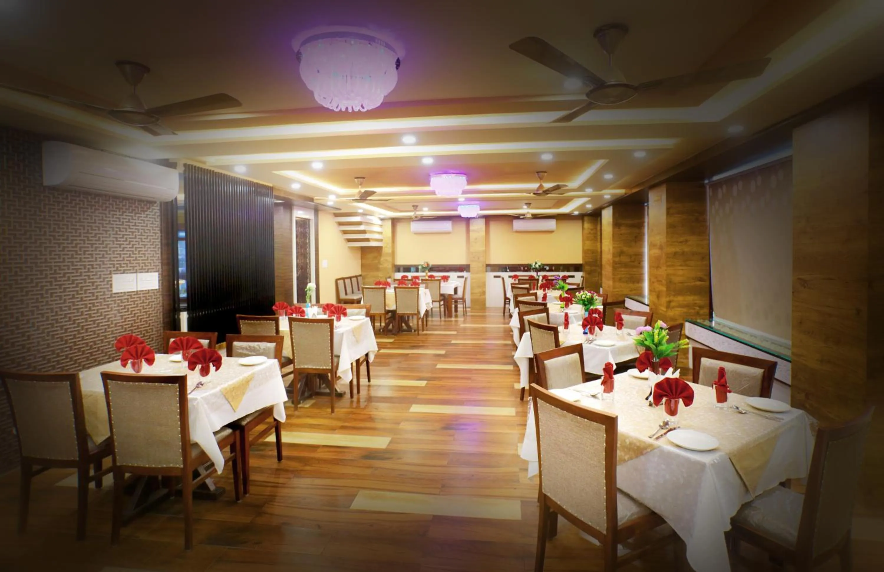 Restaurant/places to eat in Hotel City Palace