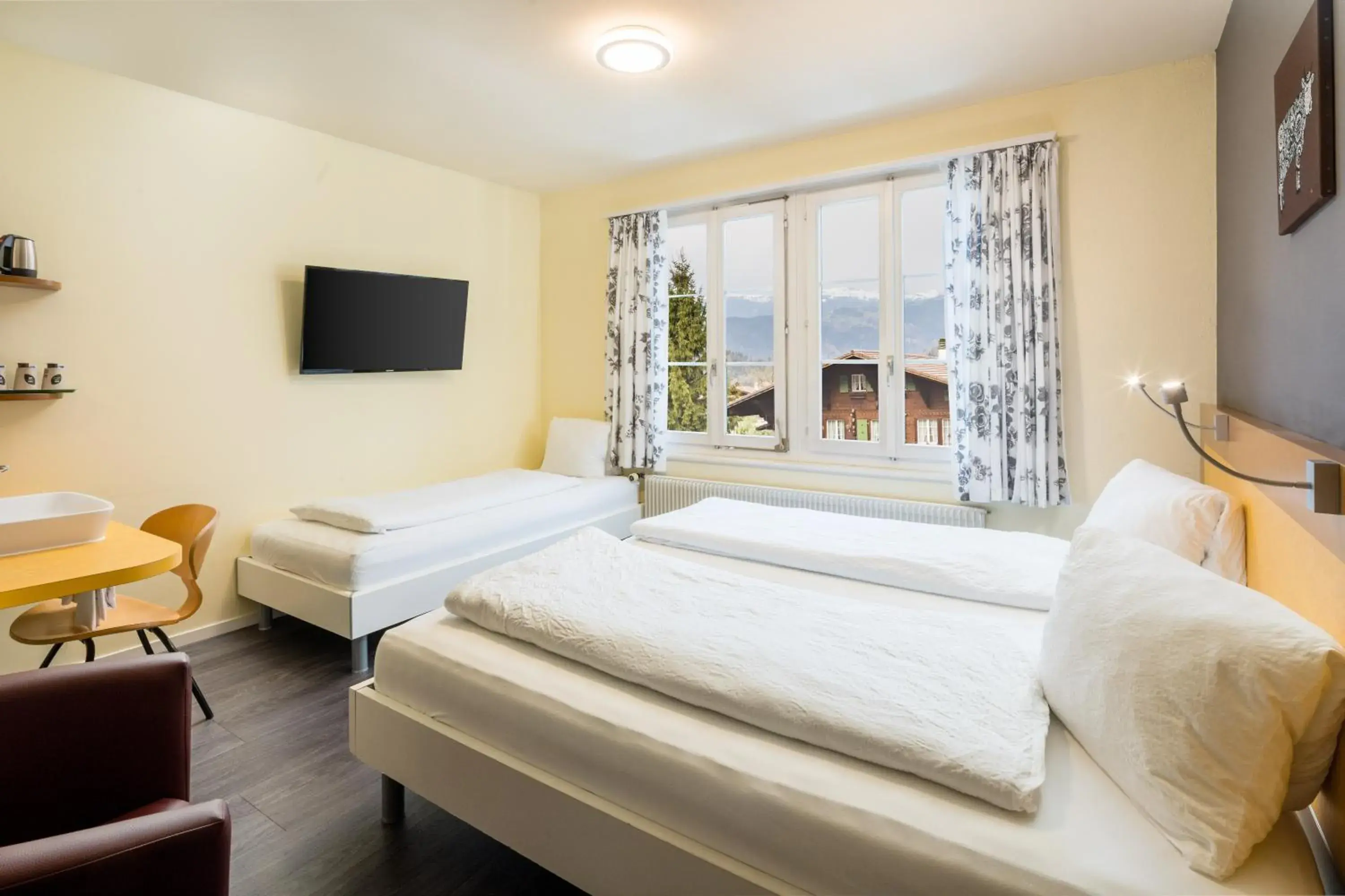 Triple Room with Bathroom - single occupancy in Alpenrose Hotel and Gardens Triple Room with Bathroom - single occupancy in Alpenrose Hotel and Gardens