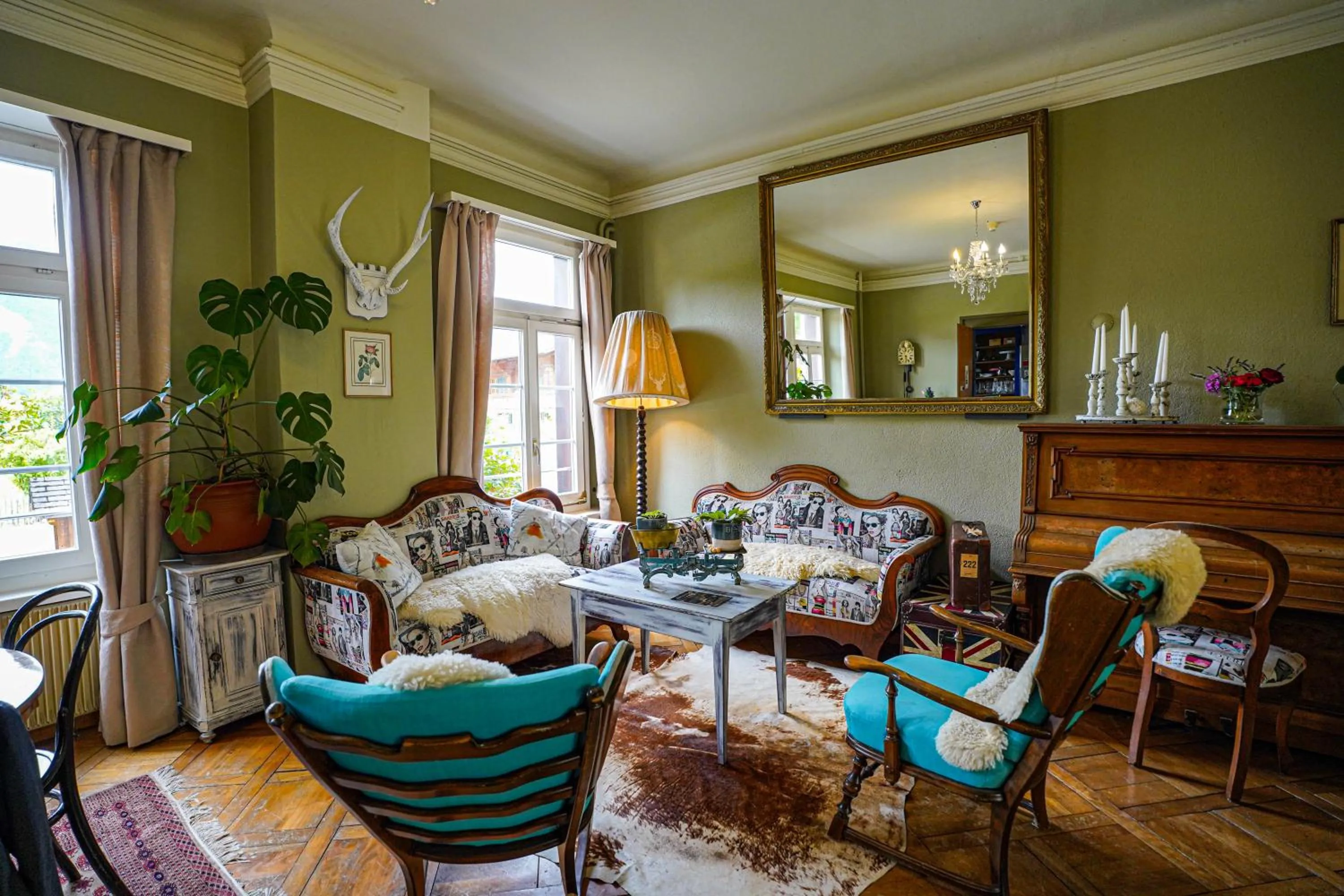 Living room in Alpenrose Hotel and Gardens