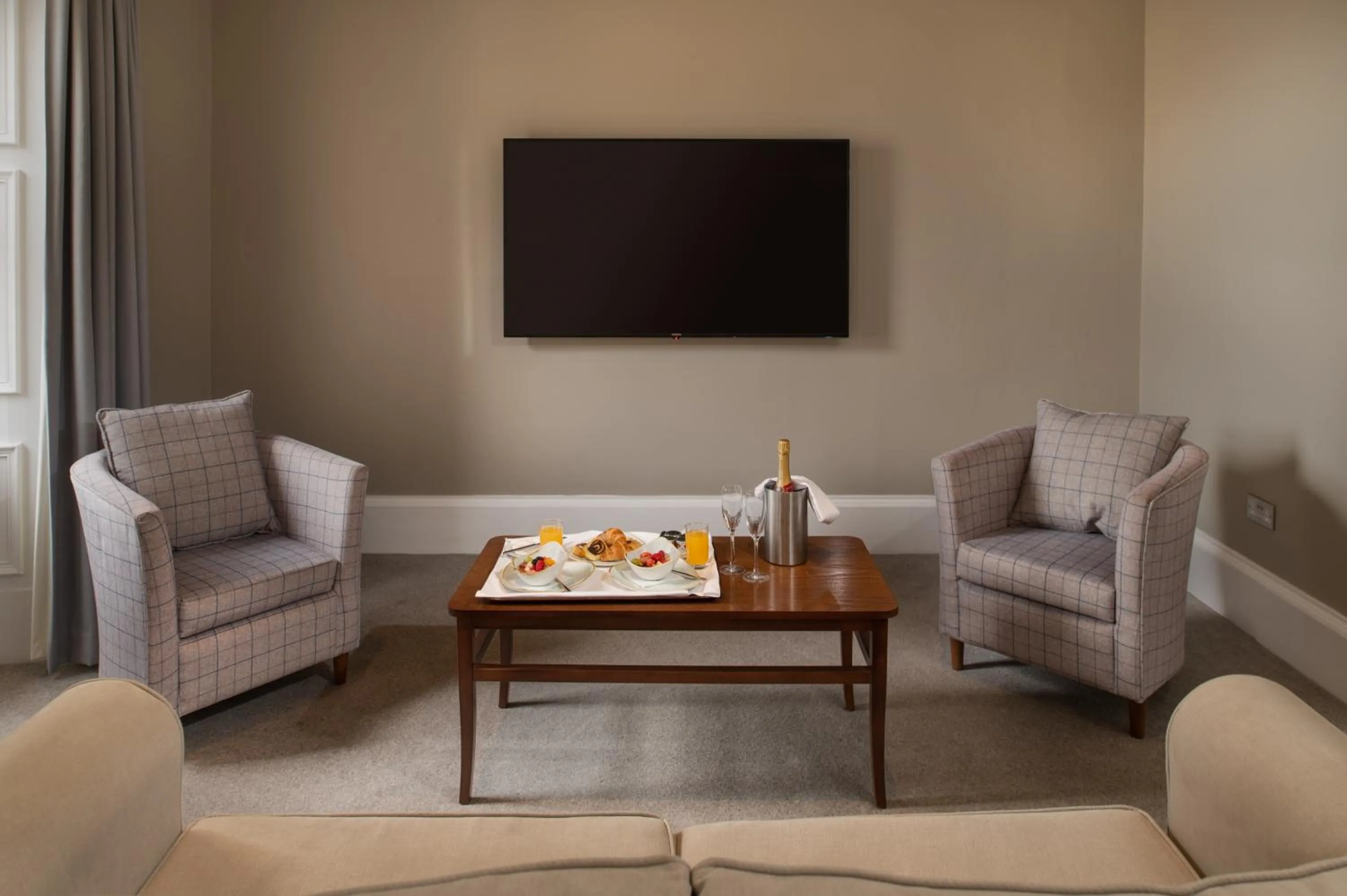 TV and multimedia in Fairfield House Hotel