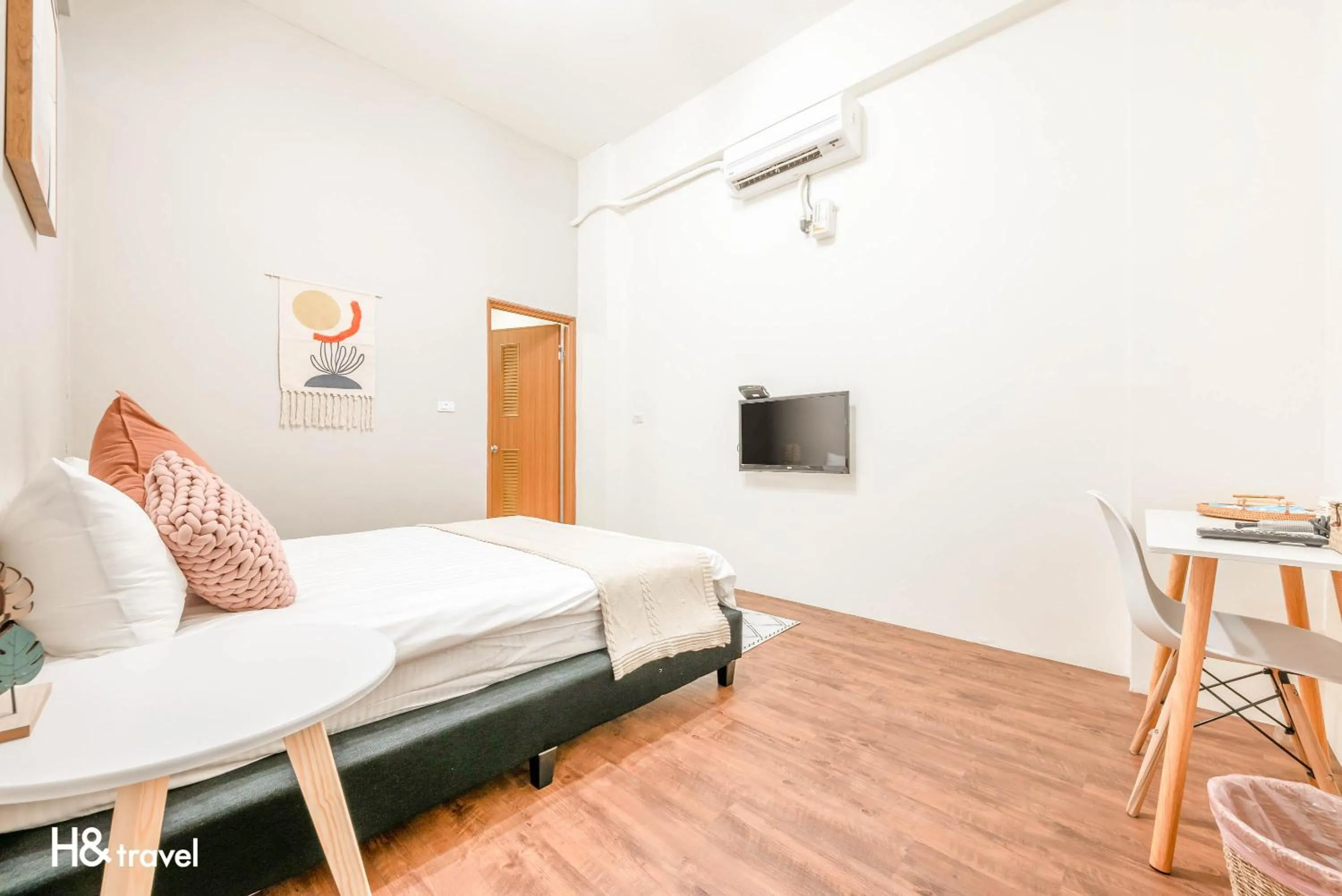 Decorative detail, Bed in Taitung Puyuma Style Inn