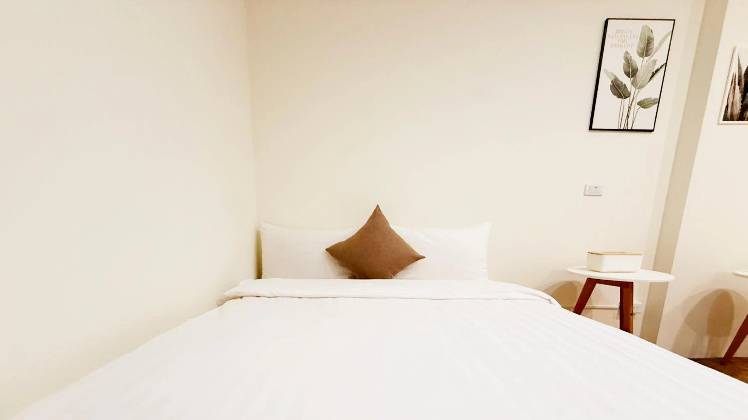 Bed in 台東普悠瑪風格旅店民宿編號2280號 丨娜娜雅筑民宿編號984號