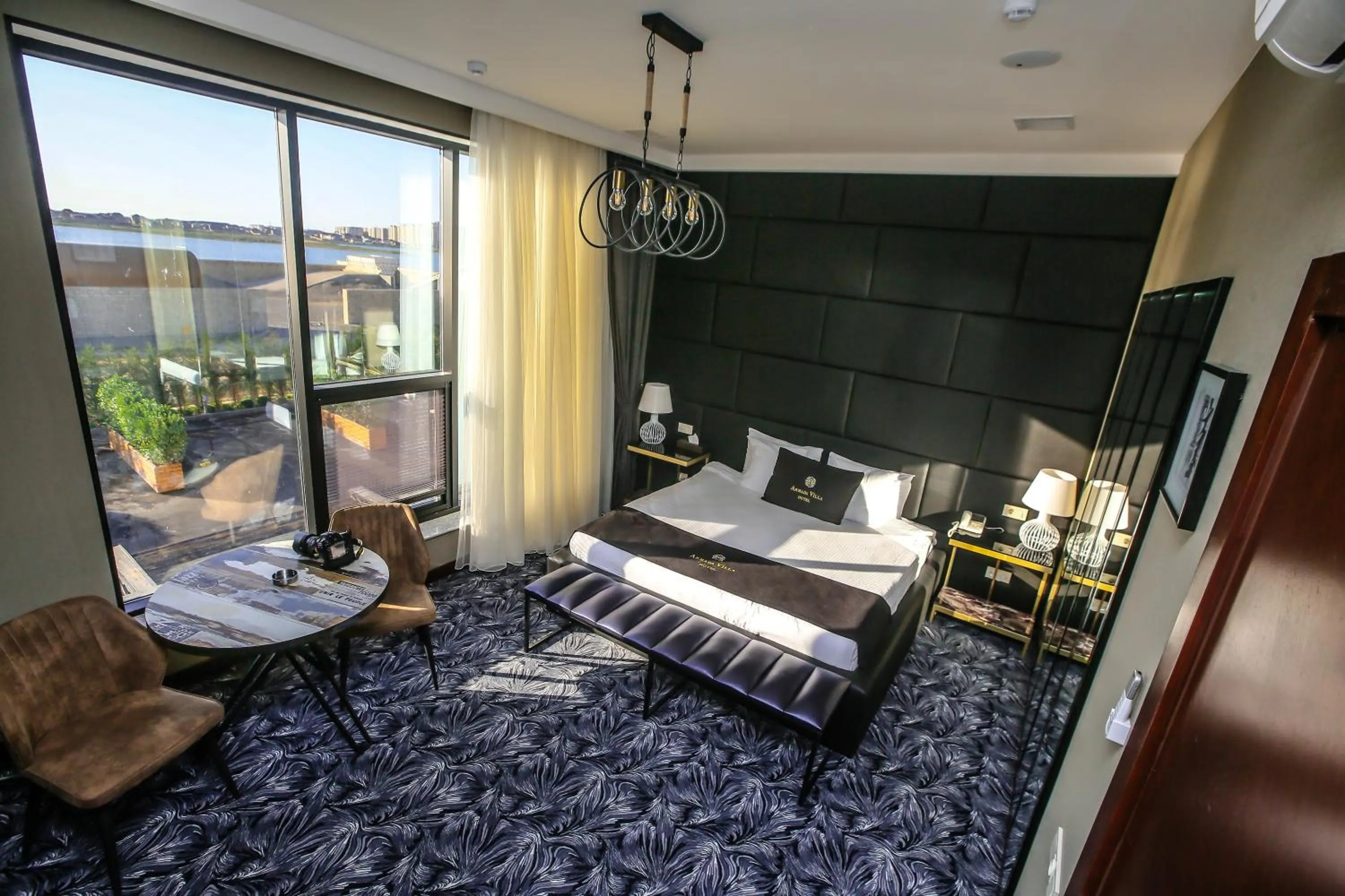 Dining area, Bed in Armada Villa Hotel