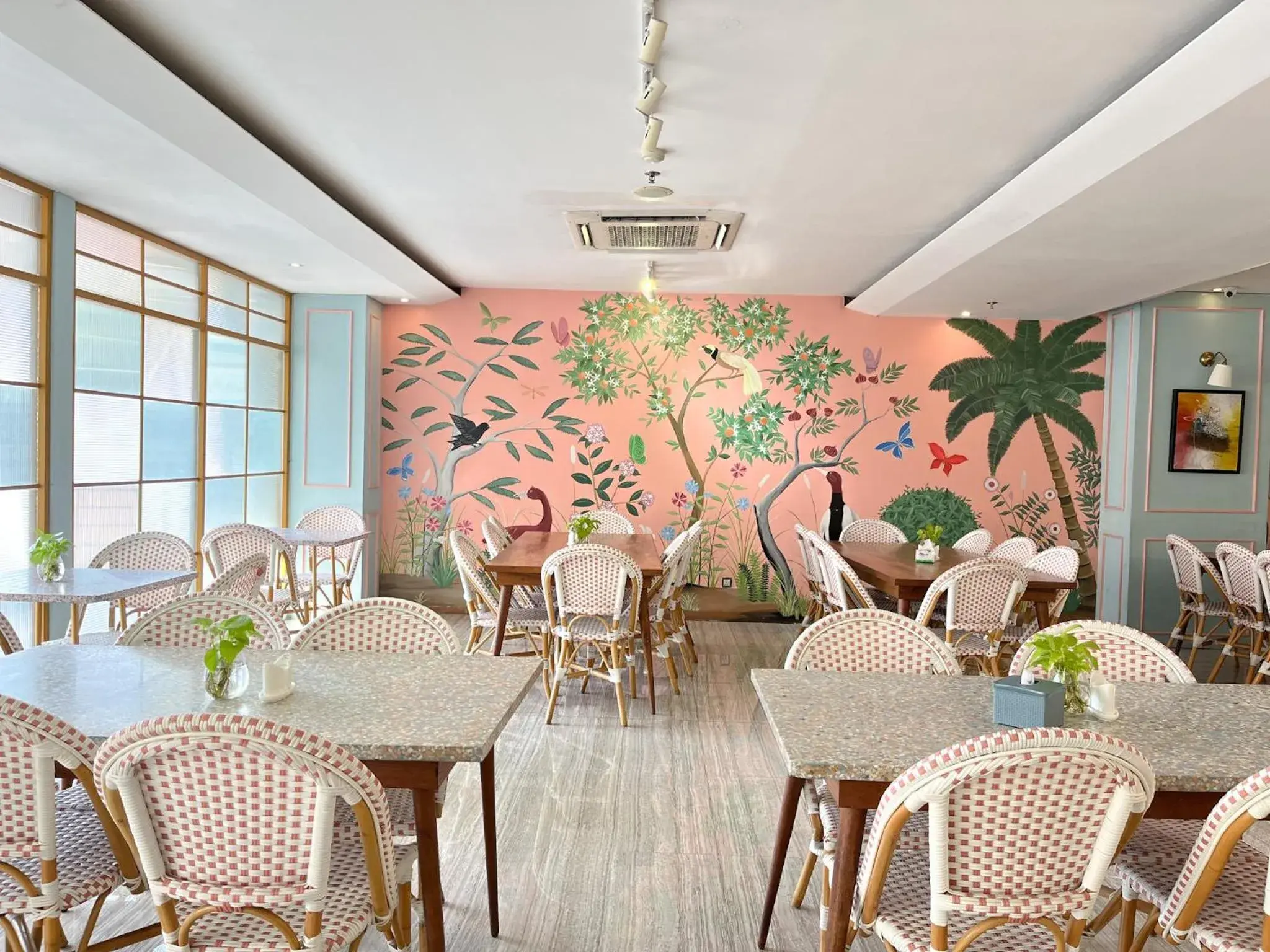 Restaurant/places to eat in Verse Luxe Hotel Wahid Hasyim Restaurant/places to eat in Verse Luxe Hotel Wahid Hasyim