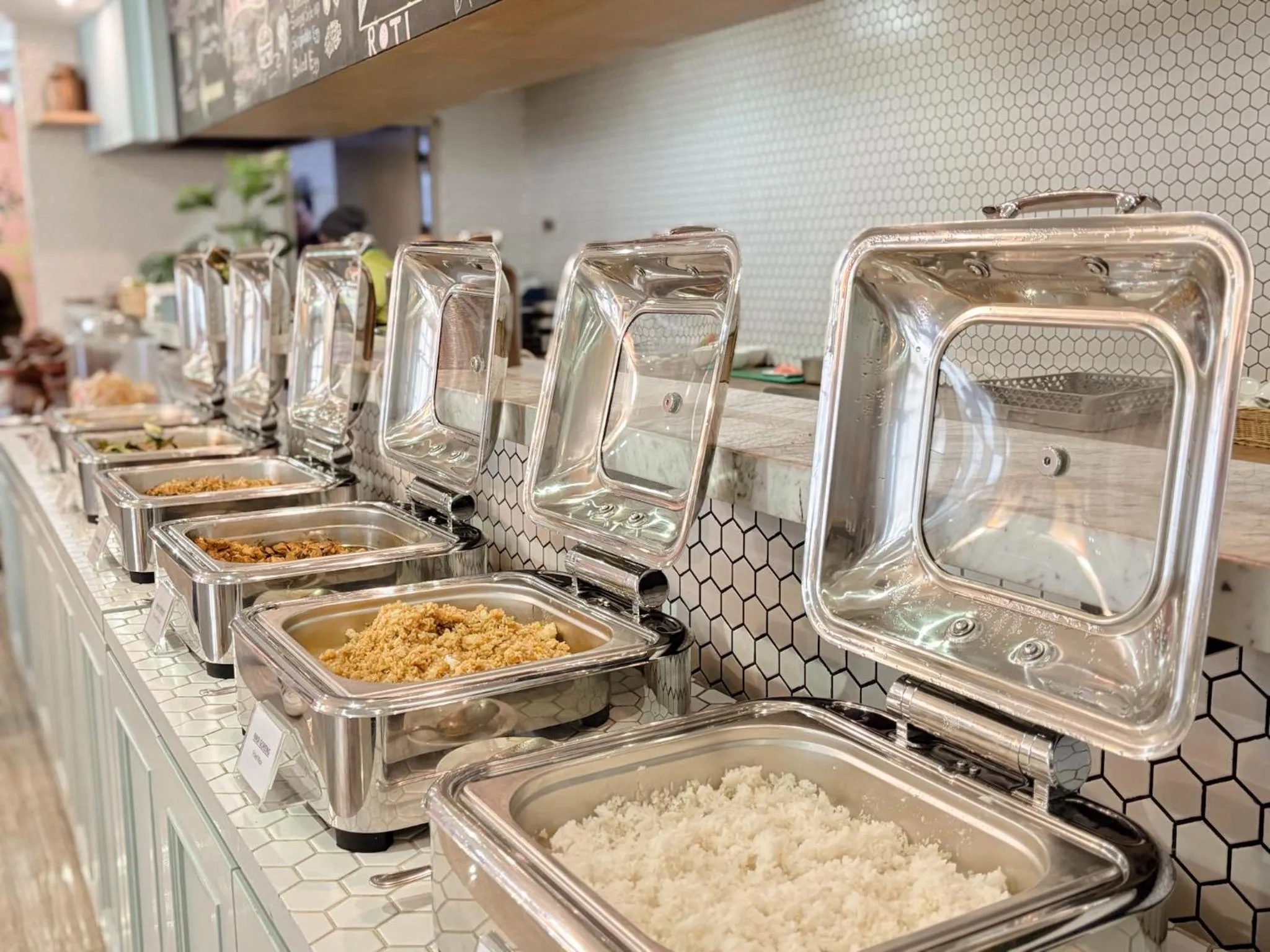 Food and drinks in Verse Luxe Hotel Wahid Hasyim