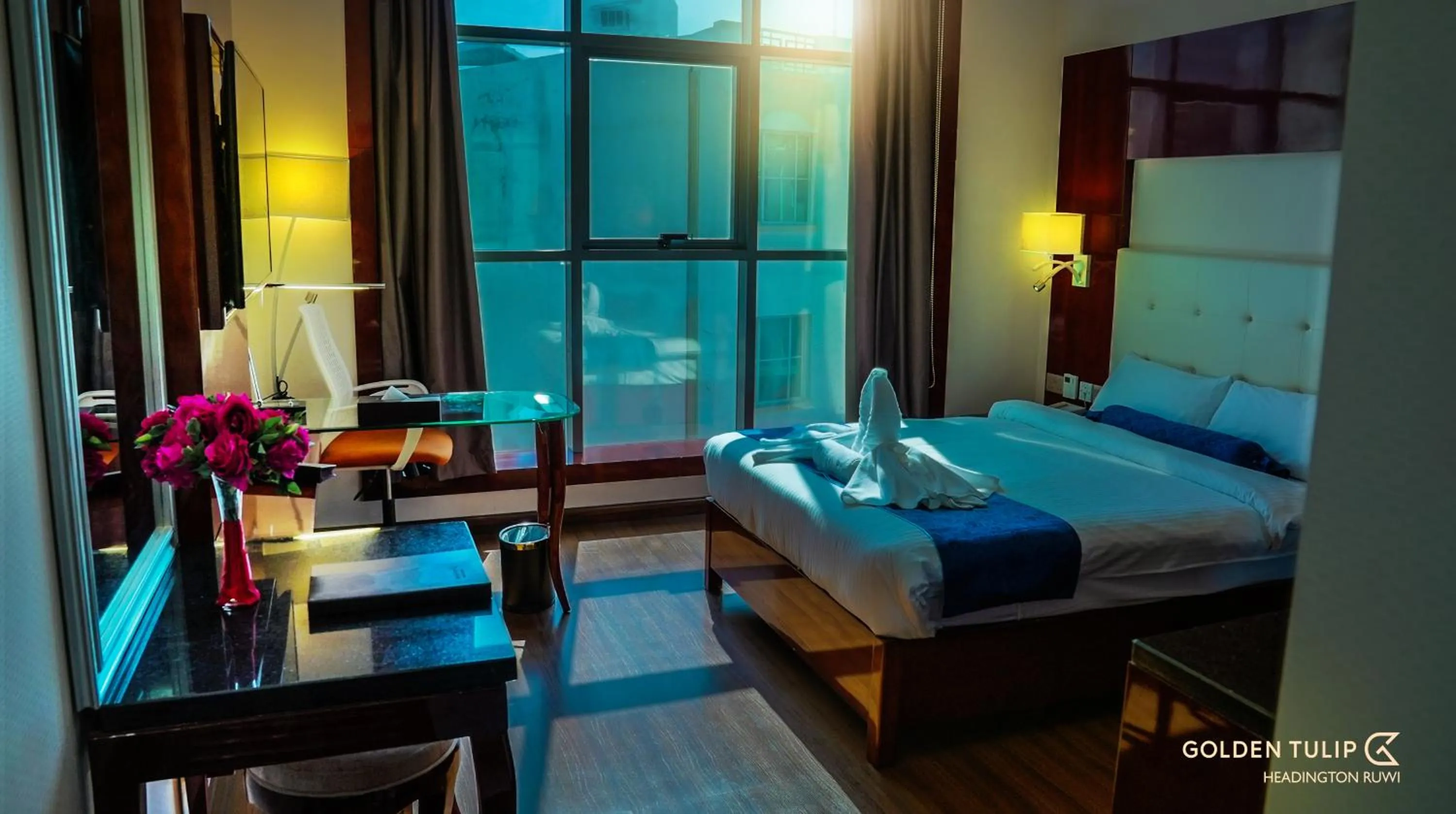 Photo of the whole room, Bed in Golden Tulip Headington