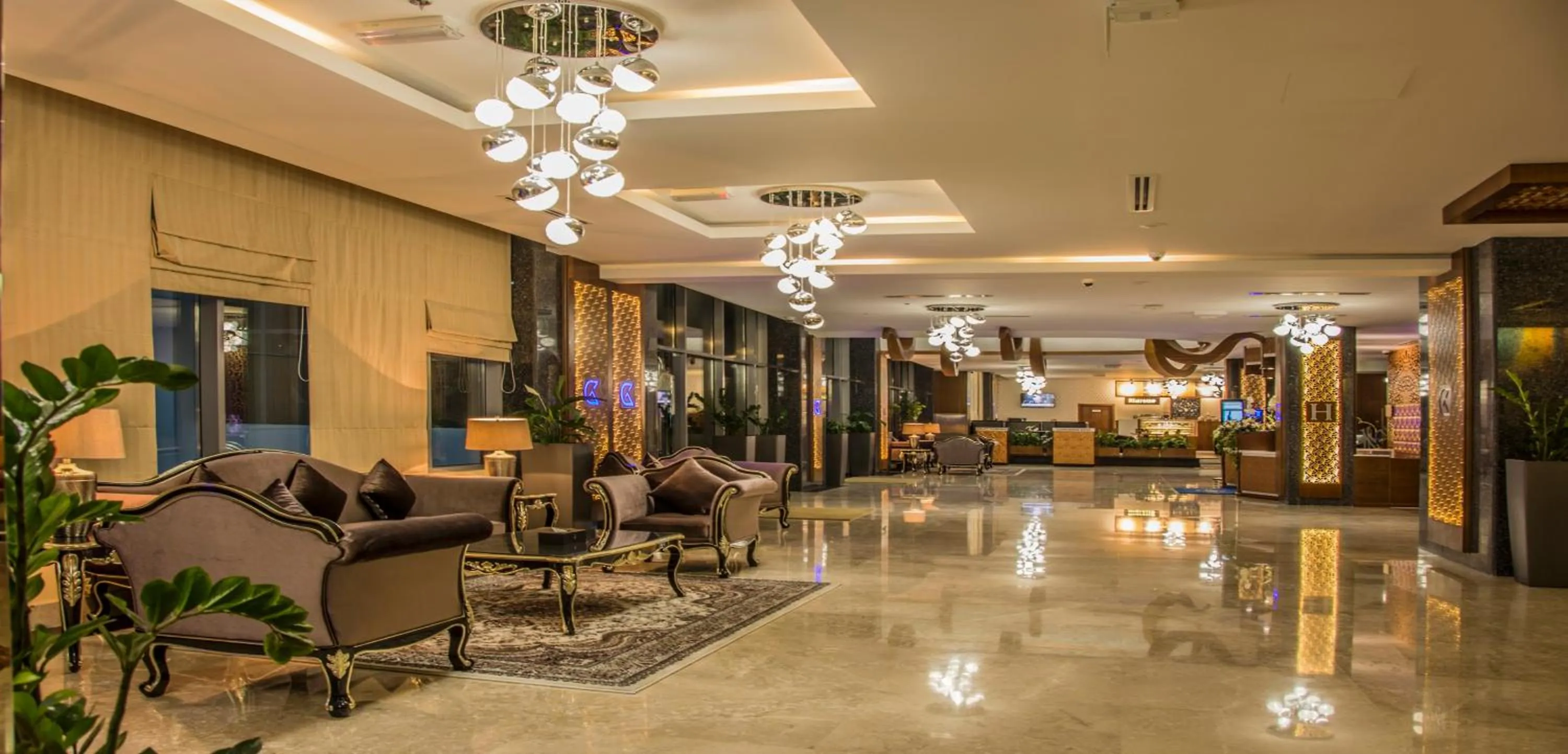 Lobby or reception in Golden Tulip Headington