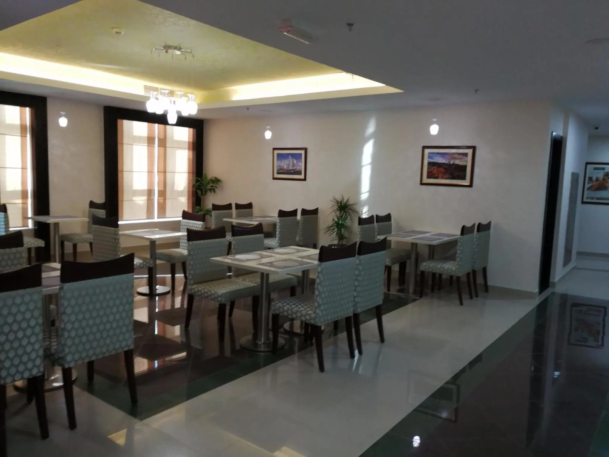 Dining area in Golden Tulip Headington