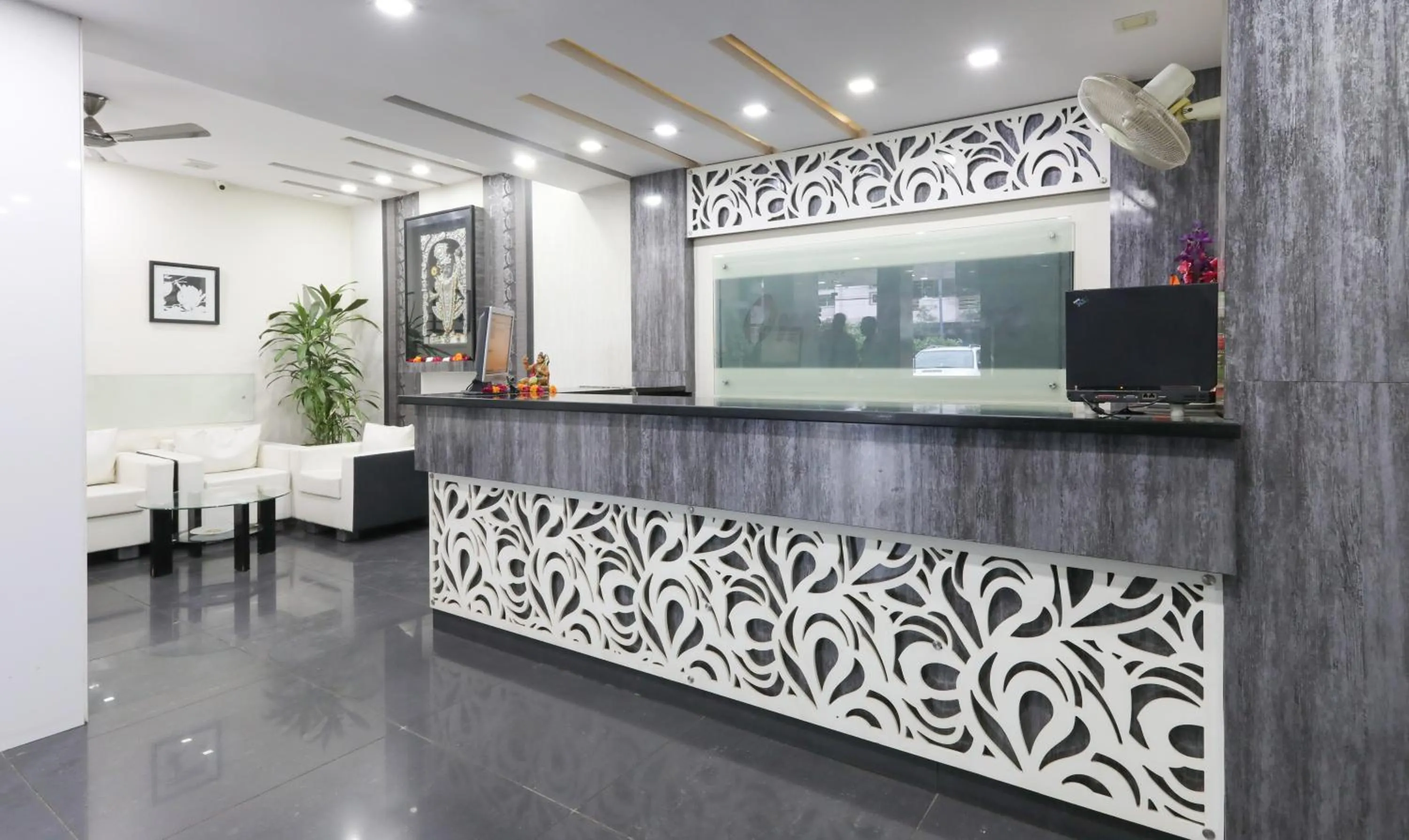 Lobby or reception in Treebo Omni Palace