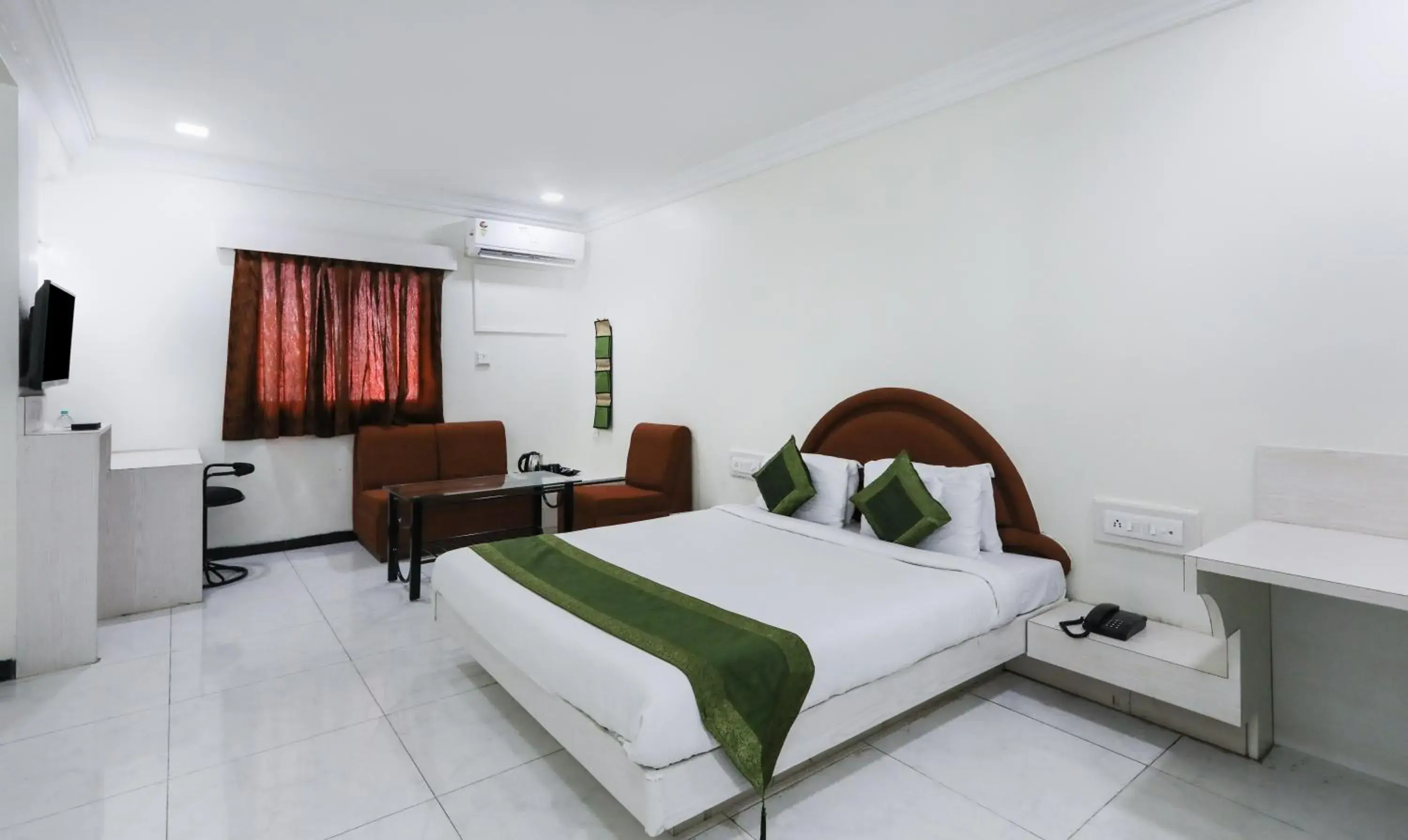 Deluxe Double Room in Treebo Omni Palace Deluxe Double Room in Treebo Omni Palace