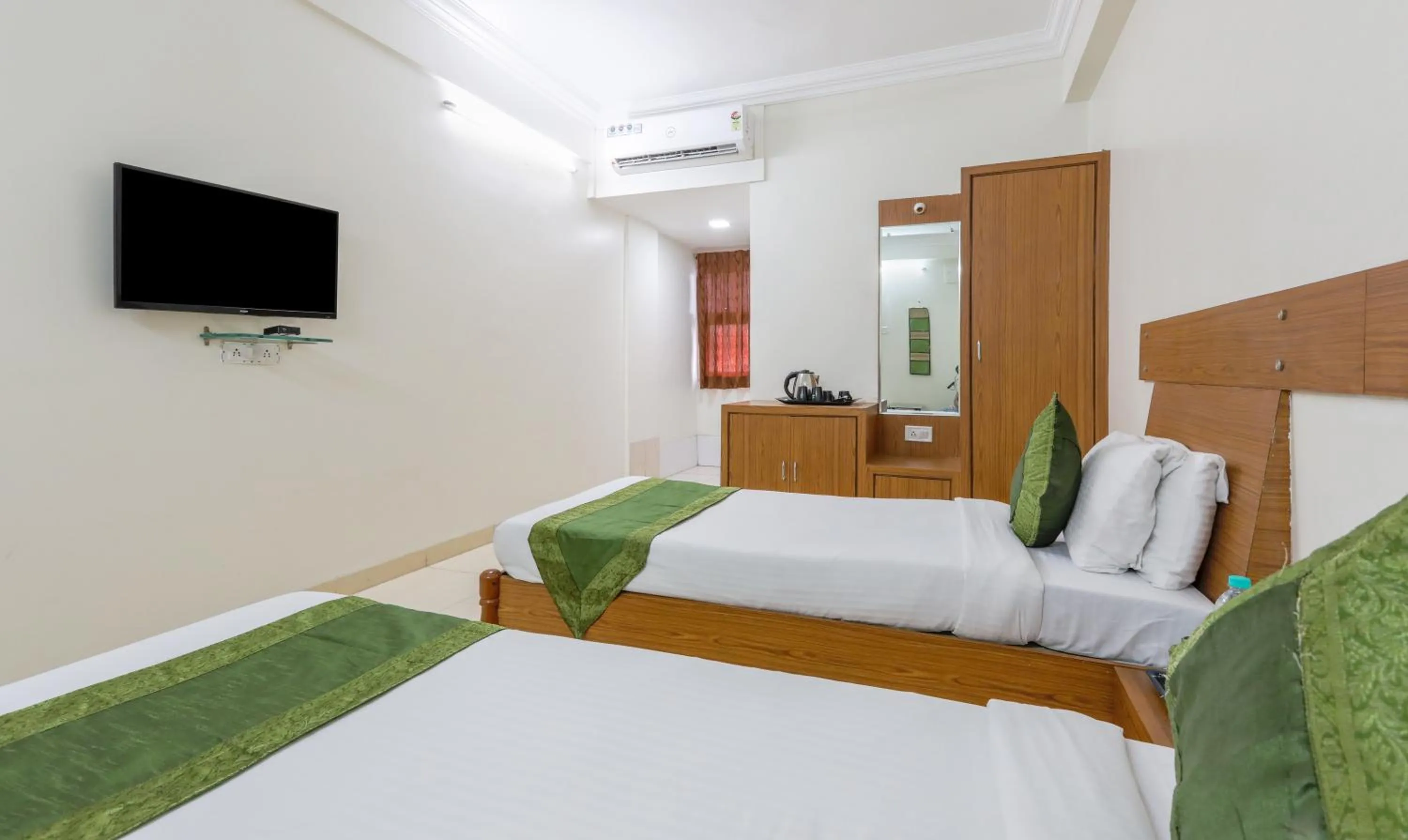 Bed in Treebo Omni Palace