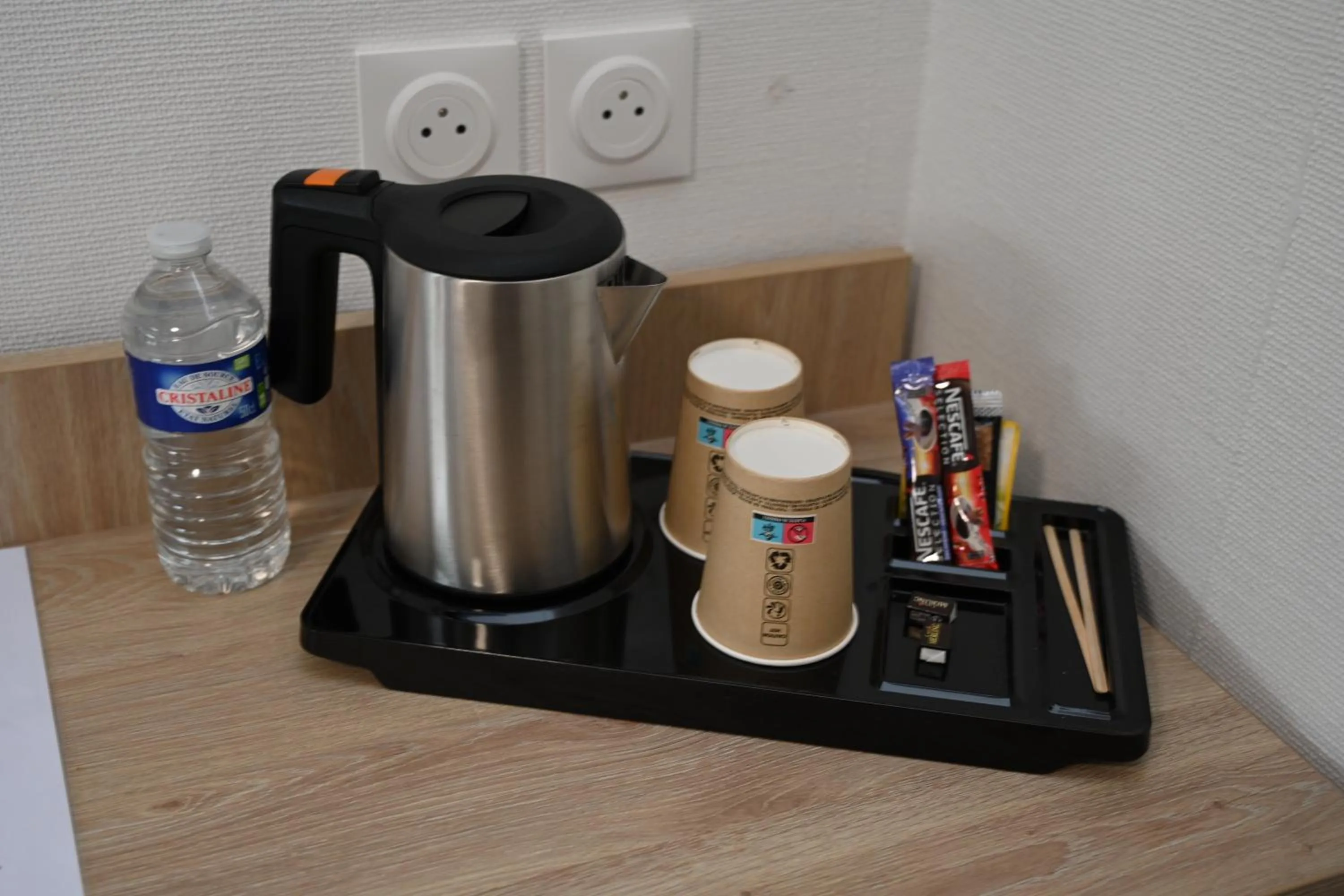 Coffee/tea facilities in Cit'Hotel Les Eleis