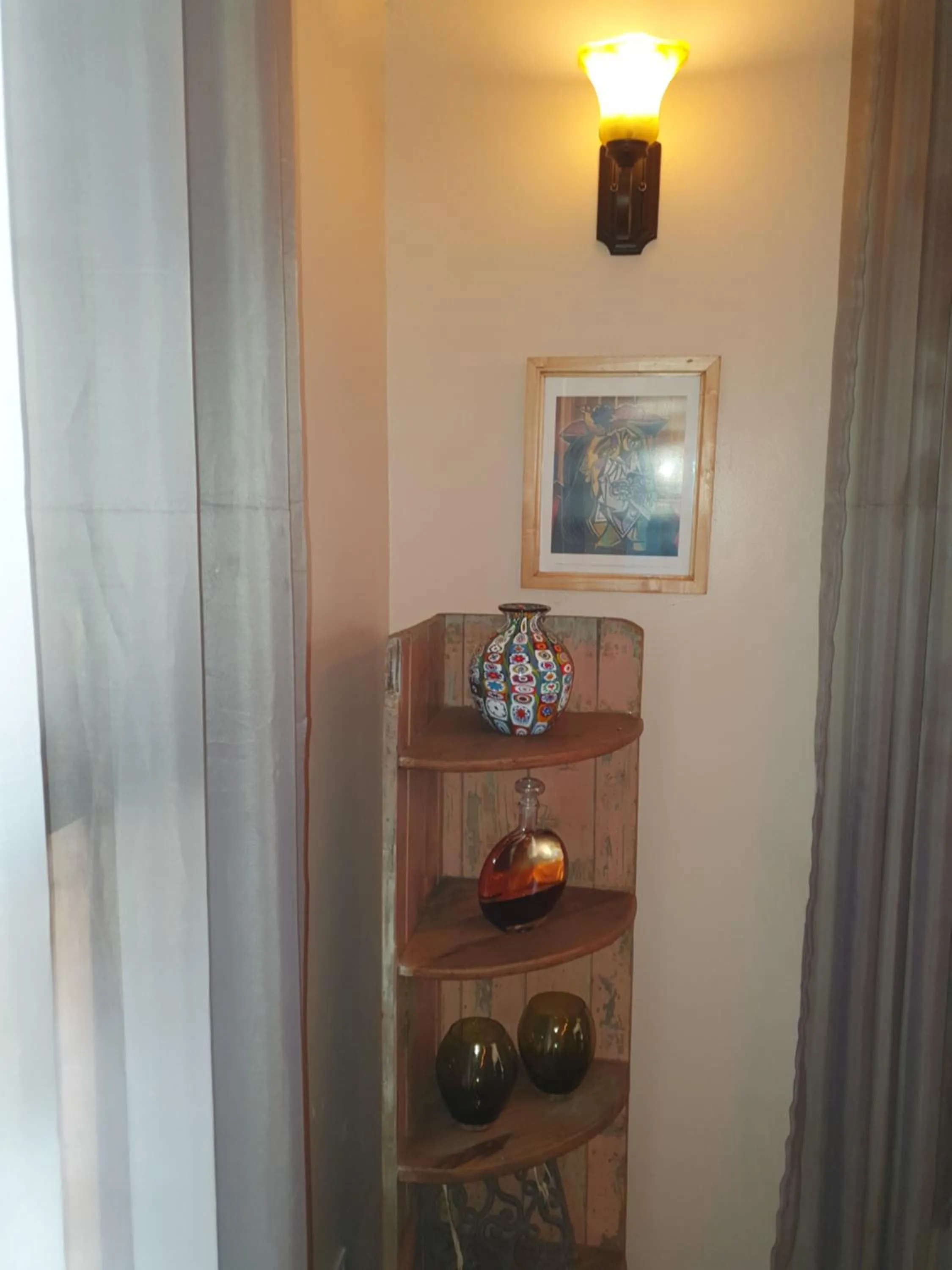 Decorative detail in Boulevard Inn Mt Meru