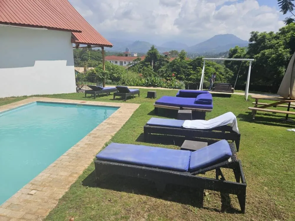 Boulevard Inn Mt Meru