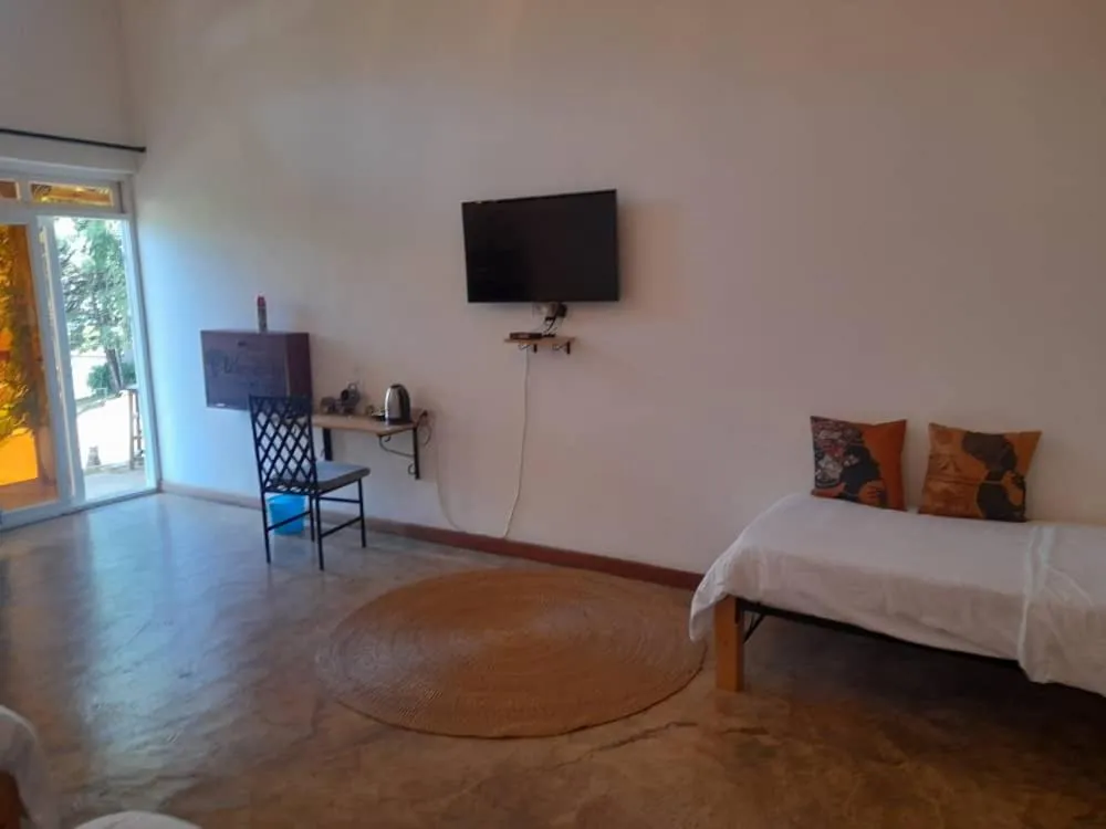 Bed in Boulevard Inn Mt Meru