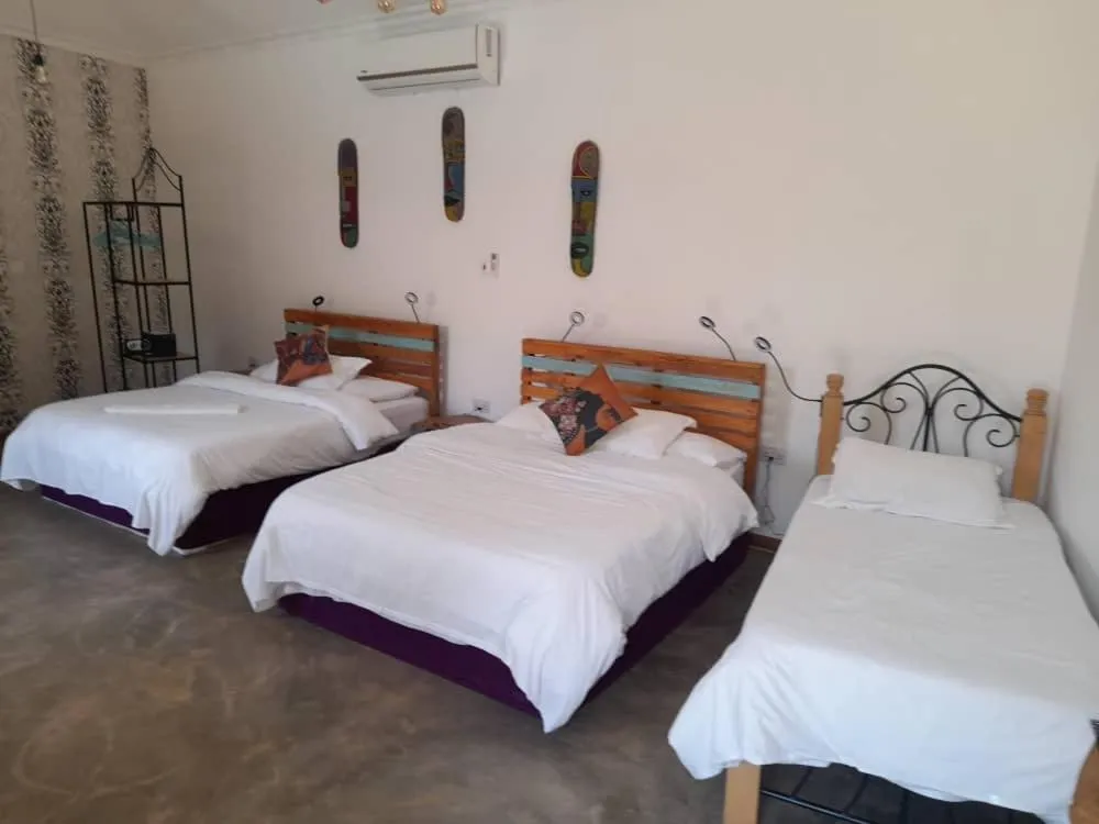 Bed in Boulevard Inn Mt Meru