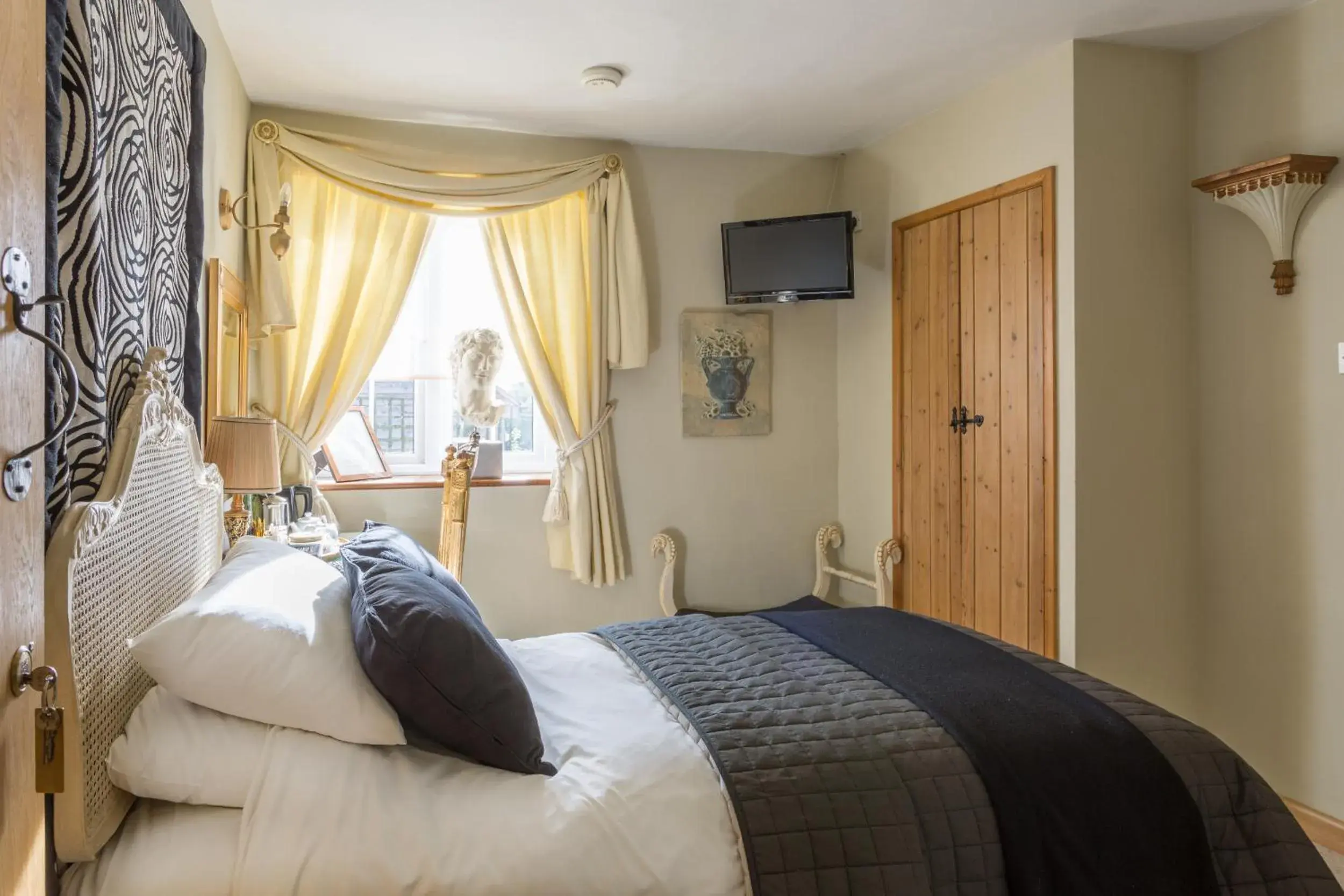 Single Room with Shower in Blounts Court Farm Single Room with Shower in Blounts Court Farm