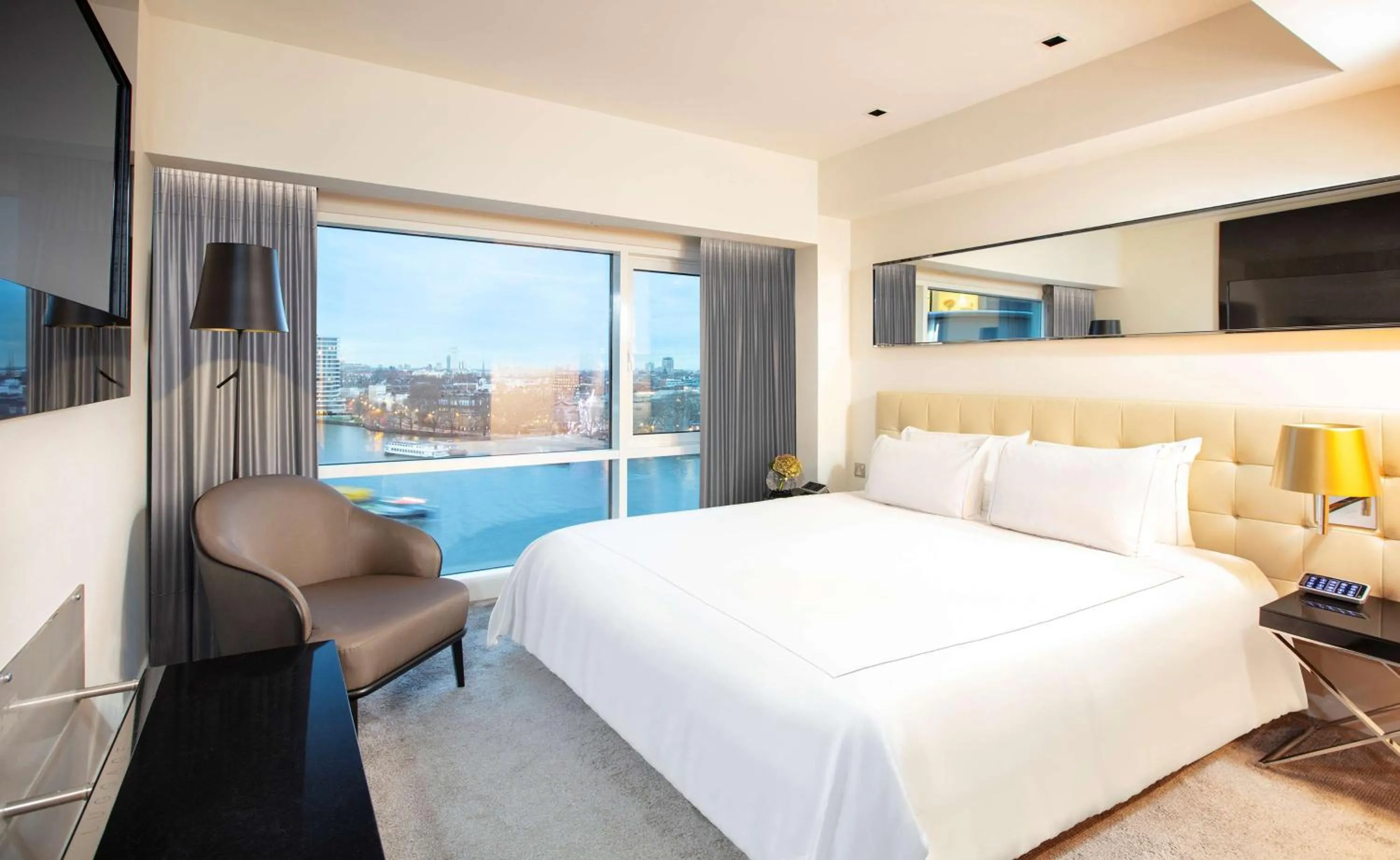 Photo of the whole room, Bed in Park Plaza London Riverbank