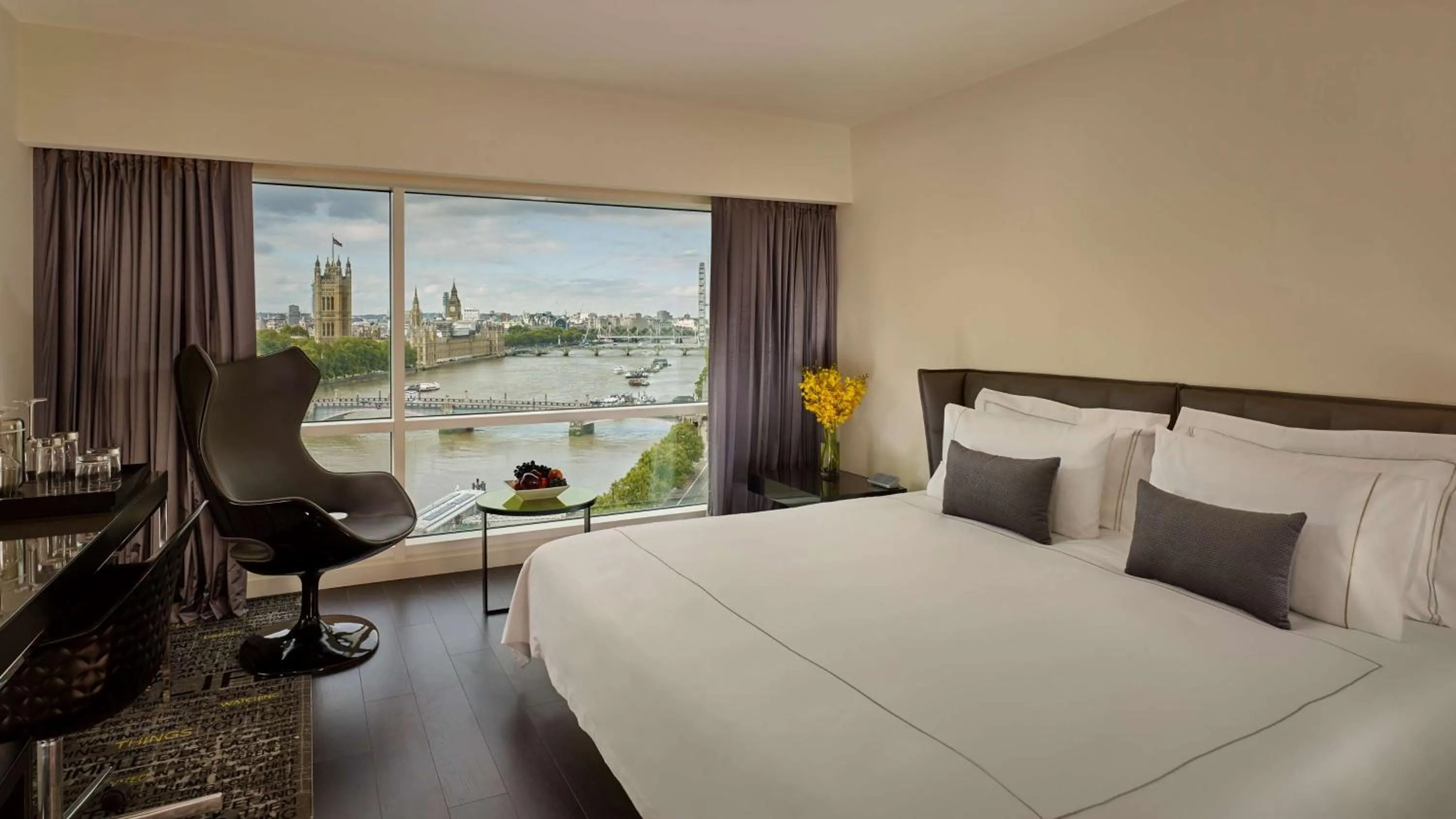 Bedroom, Bed in Park Plaza London Riverbank