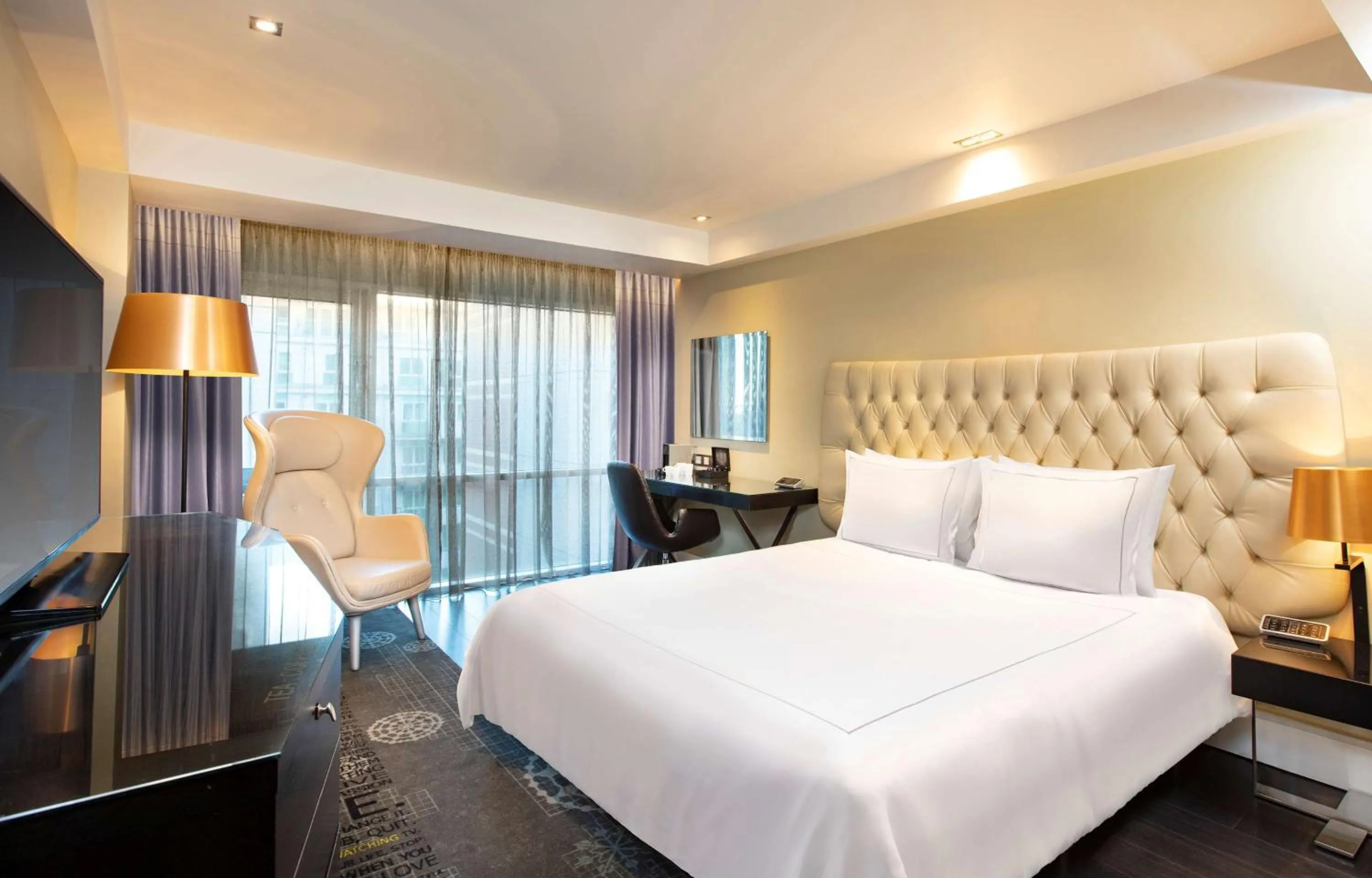 Bedroom, Bed in Park Plaza London Riverbank