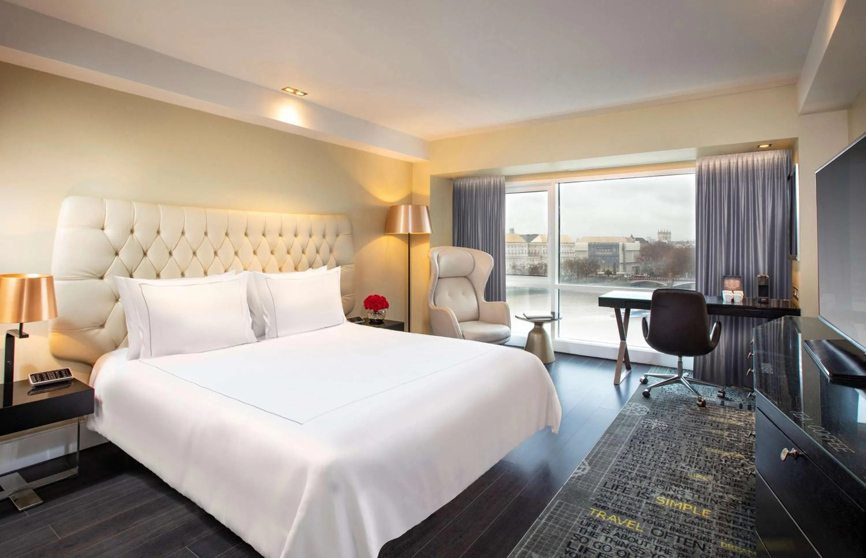 Bedroom, Bed in Park Plaza London Riverbank