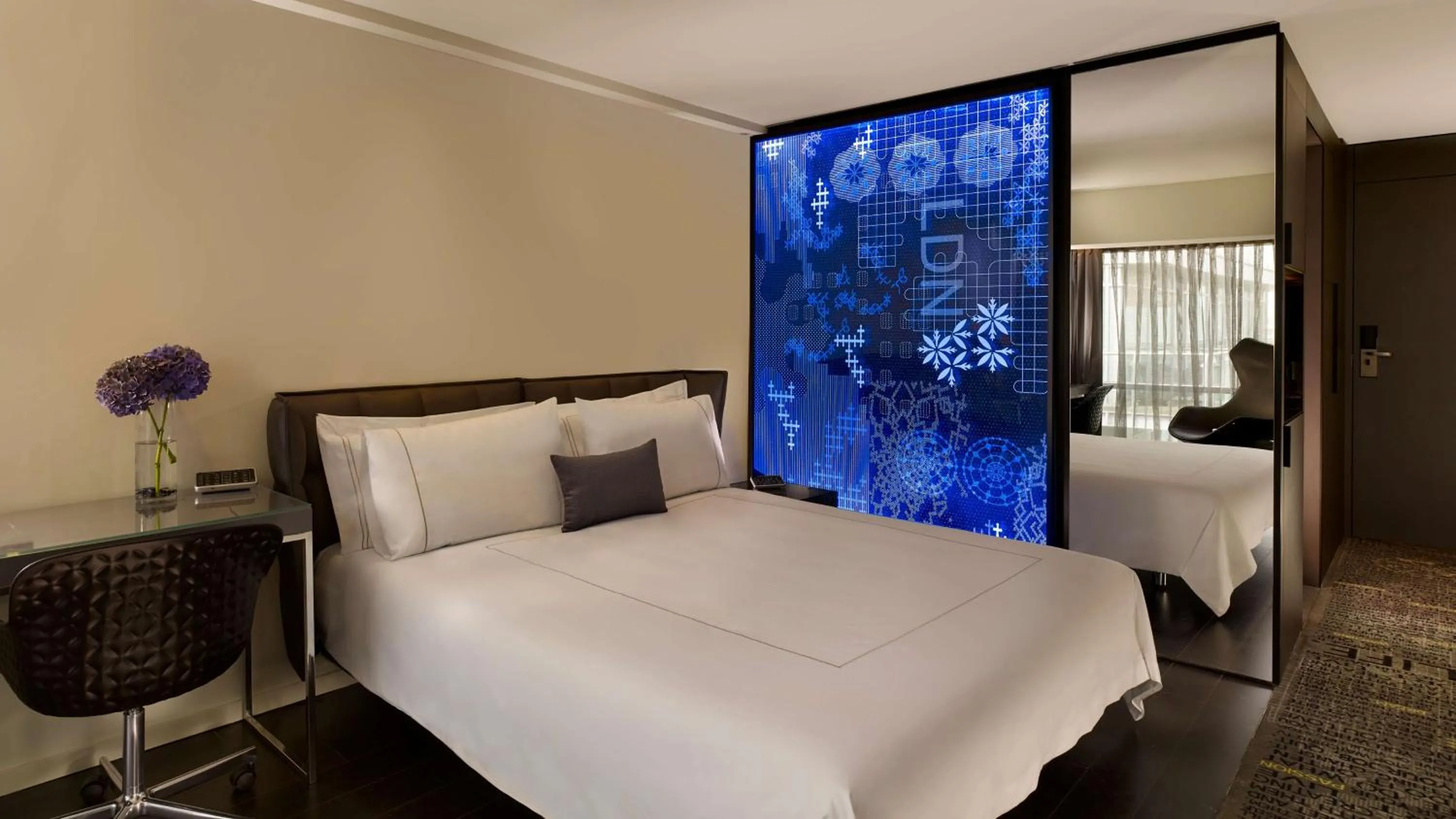 Bedroom, Bed in Park Plaza London Riverbank