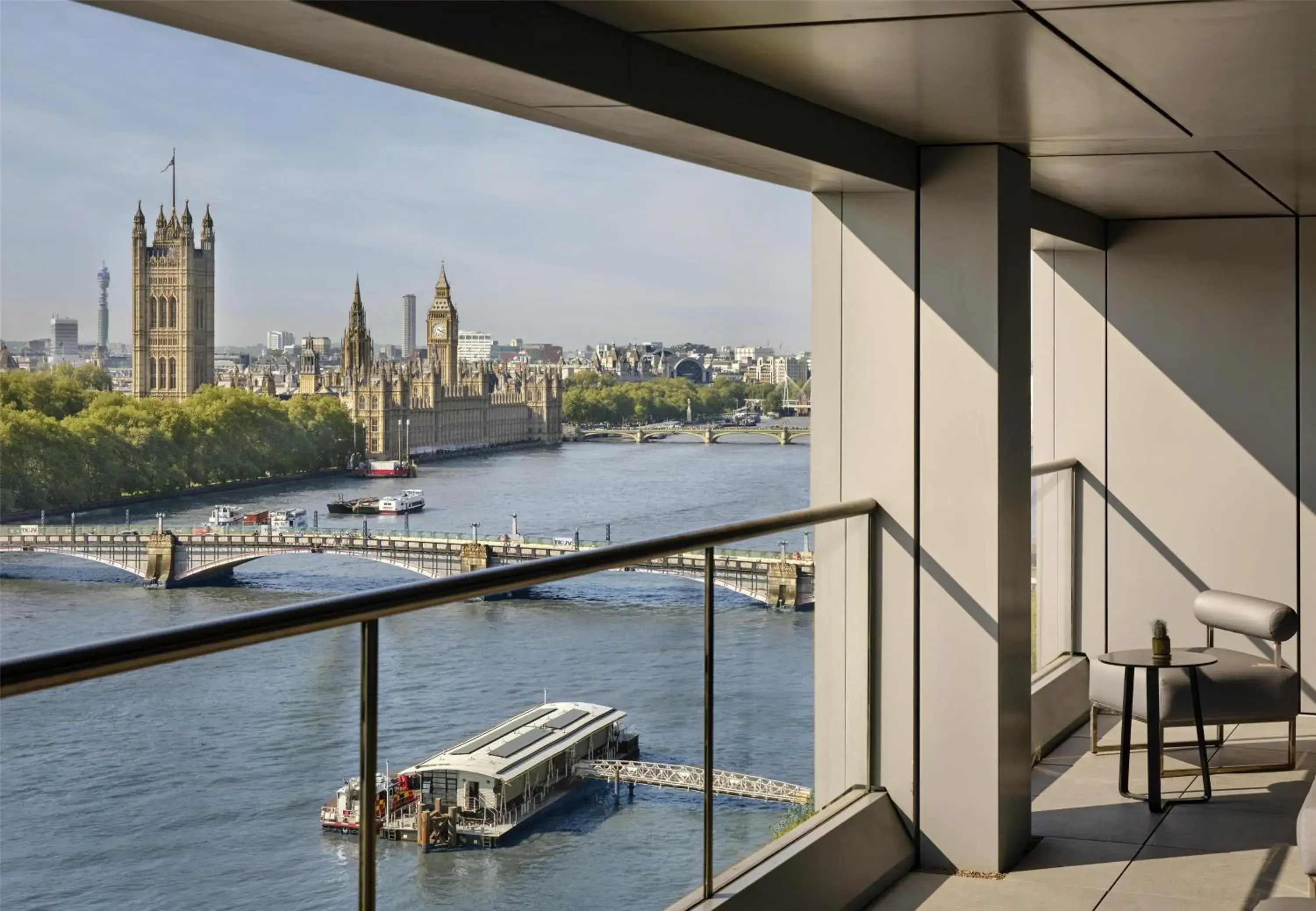 Property building in Park Plaza London Riverbank Property building in Park Plaza London Riverbank