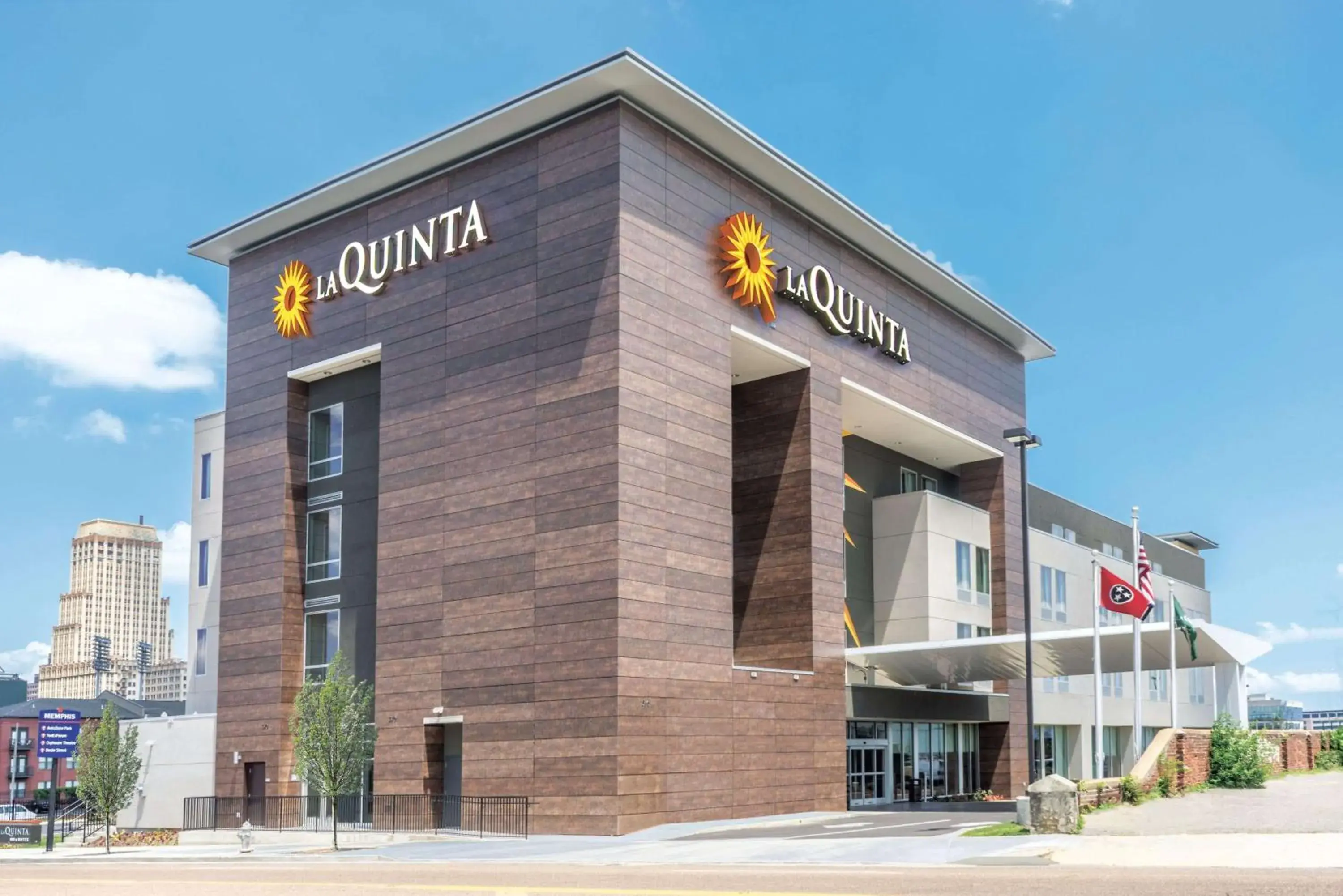 Property building in La Quinta by Wyndham Memphis Downtown Property building in La Quinta by Wyndham Memphis Downtown