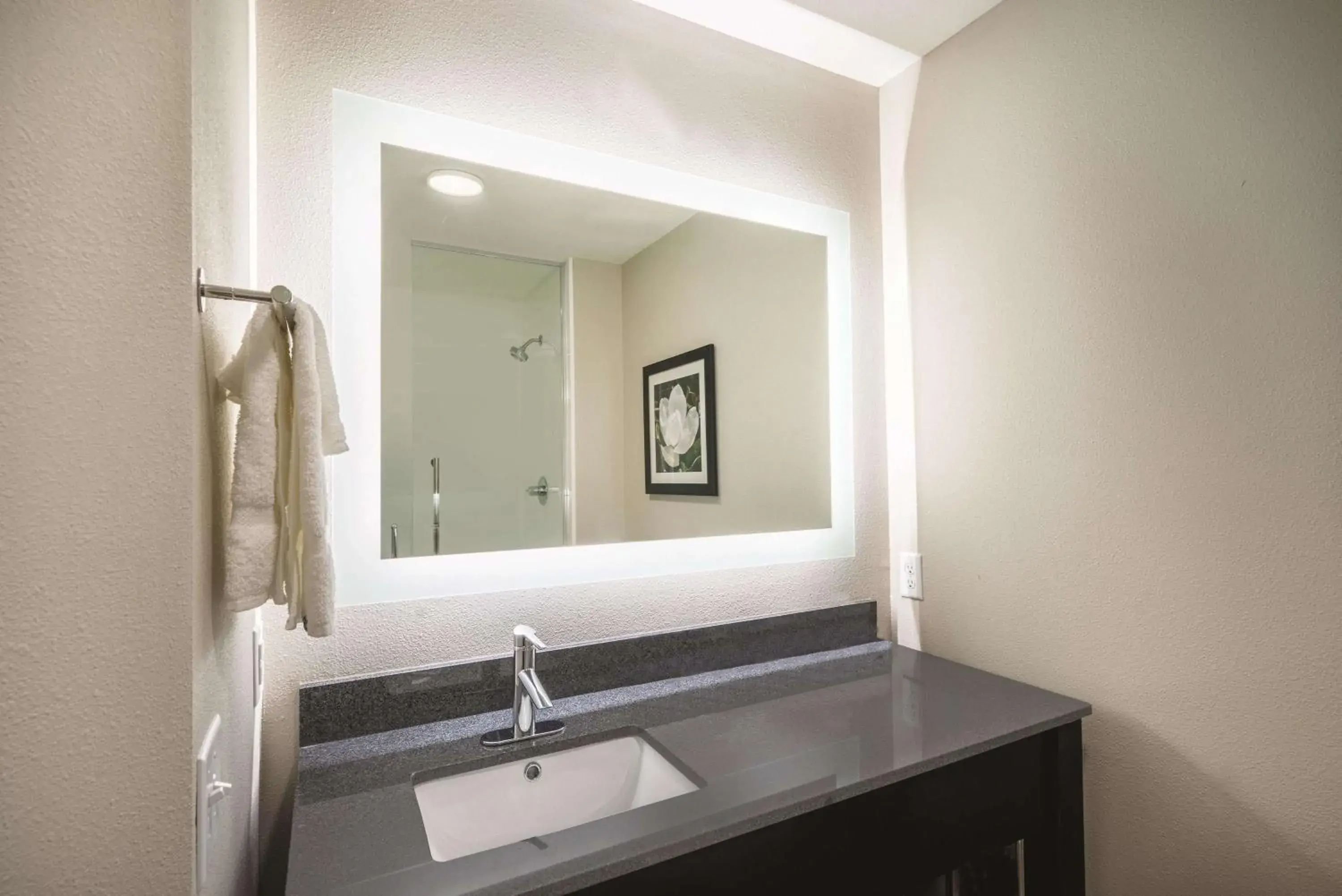 Bedroom in La Quinta by Wyndham Memphis Downtown Bedroom in La Quinta by Wyndham Memphis Downtown