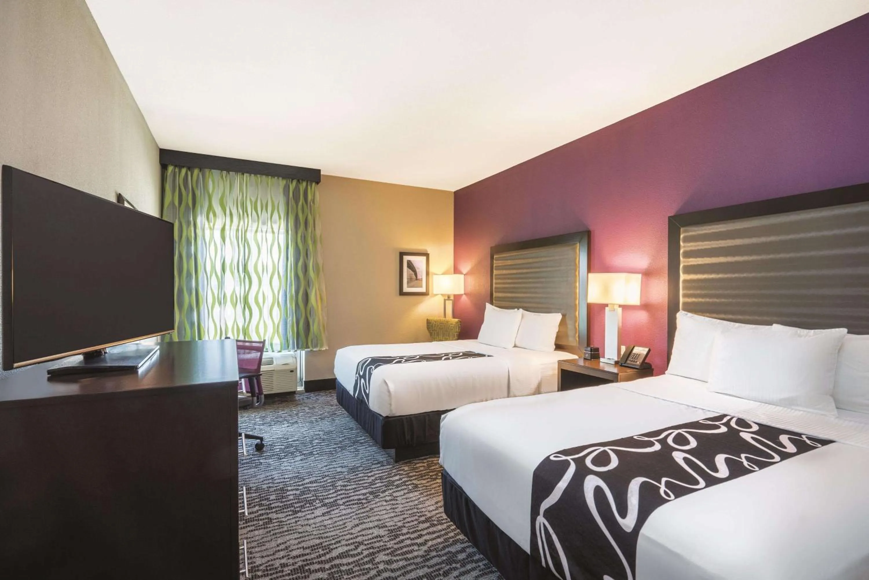 Bedroom, Bed in La Quinta by Wyndham Memphis Downtown