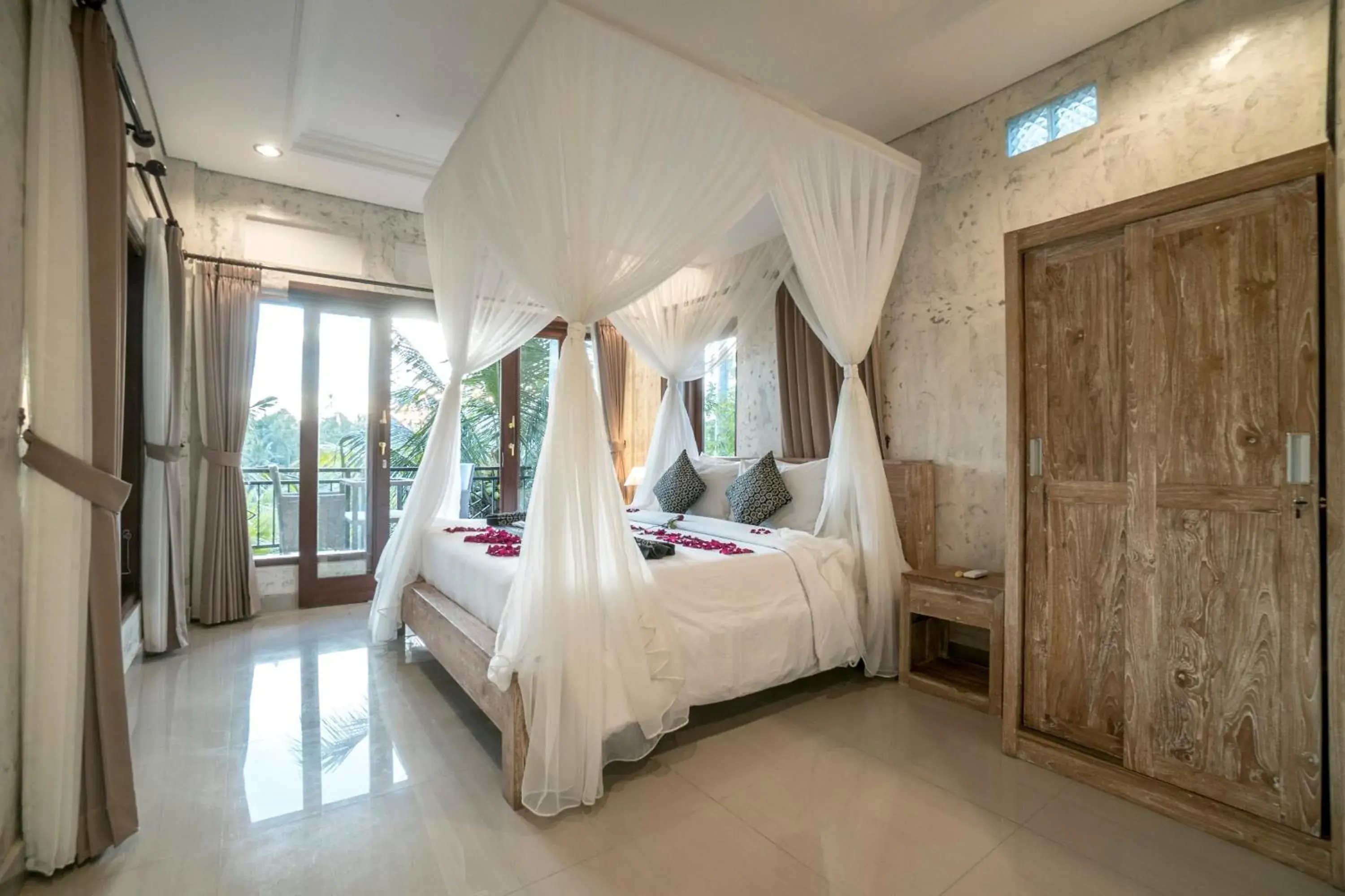 Photo of the whole room, Bed in Adi Bisma Inn by Mahaputra-CHSE Certified Photo of the whole room, Bed in Adi Bisma Inn by Mahaputra-CHSE Certified