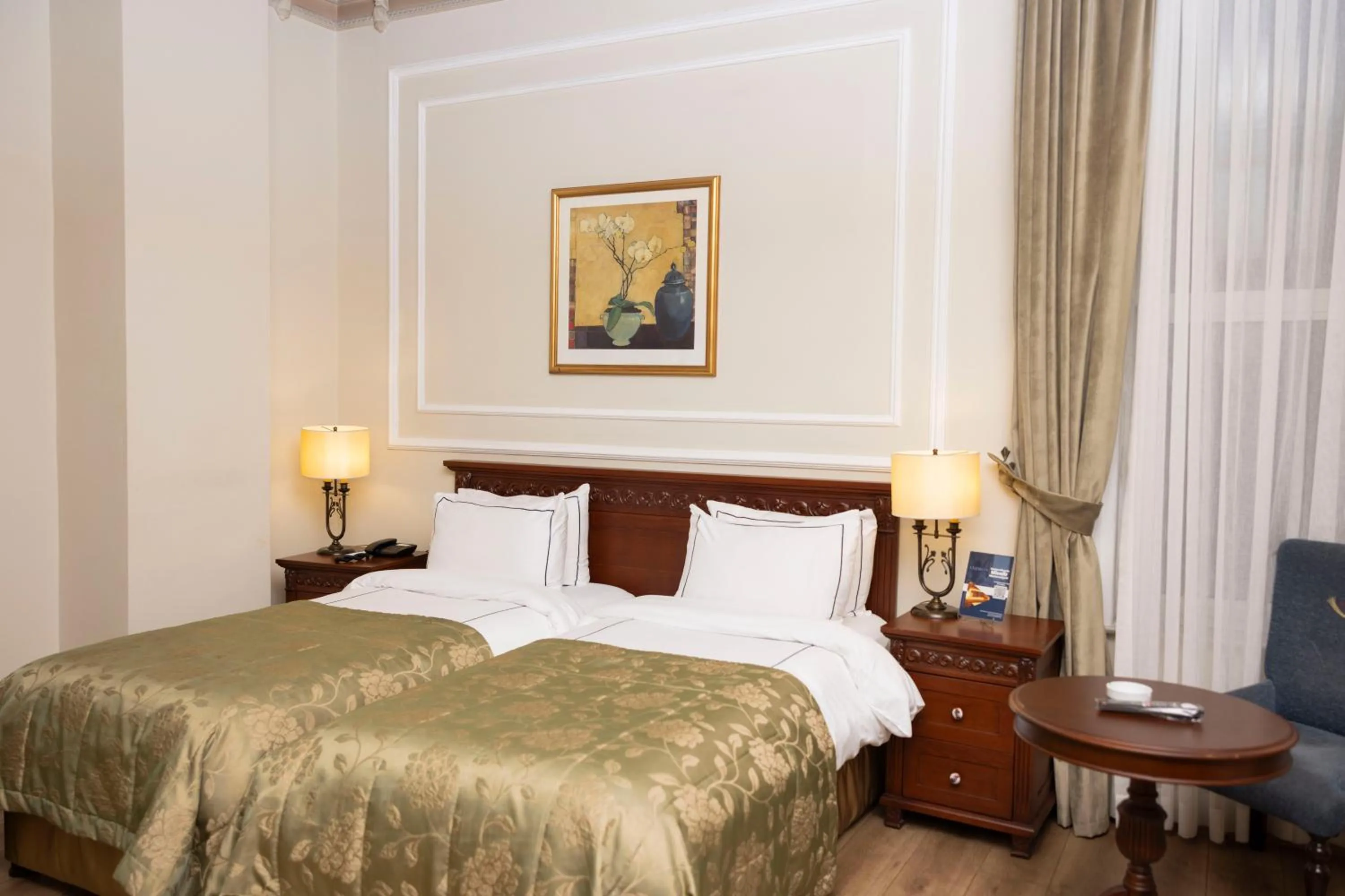 Photo of the whole room, Bed in Anemon Koleksiyon Galata Otel