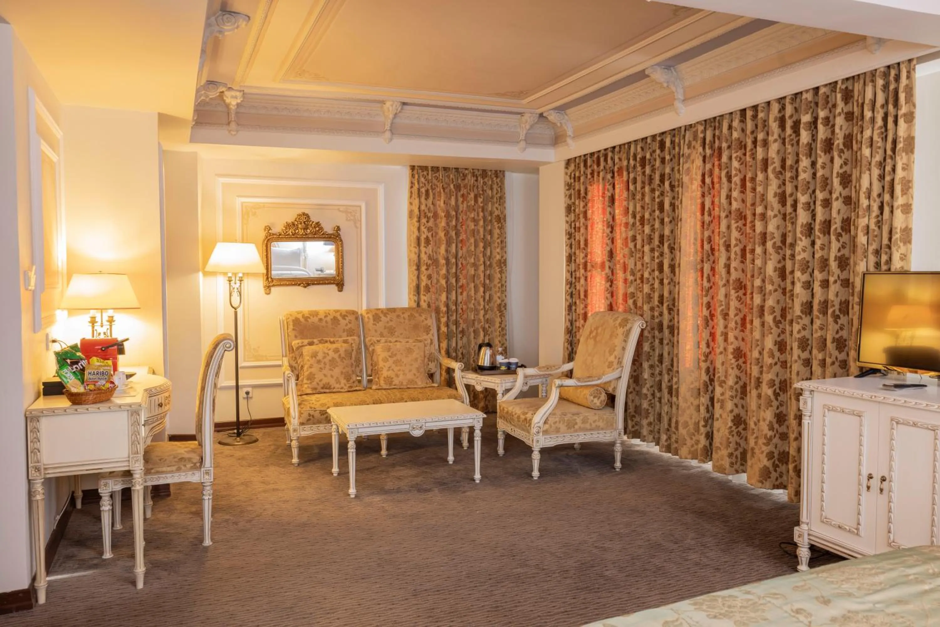 Seating area in Anemon Koleksiyon Galata Otel