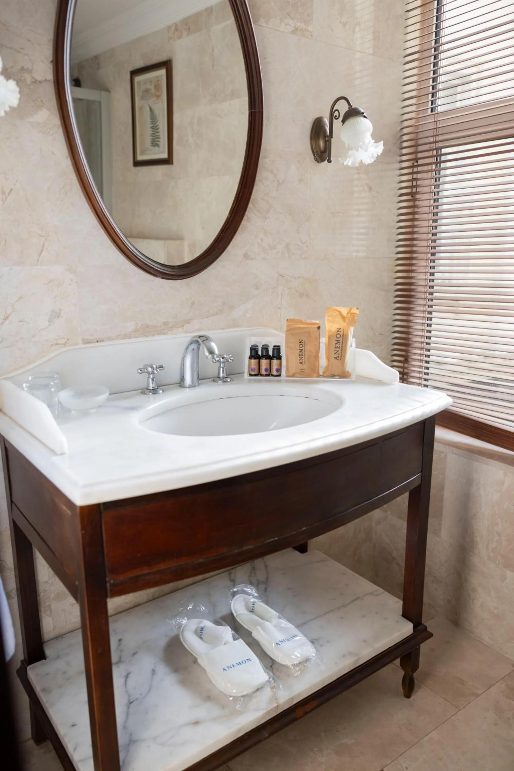 Bathroom in Anemon Koleksiyon Galata Otel