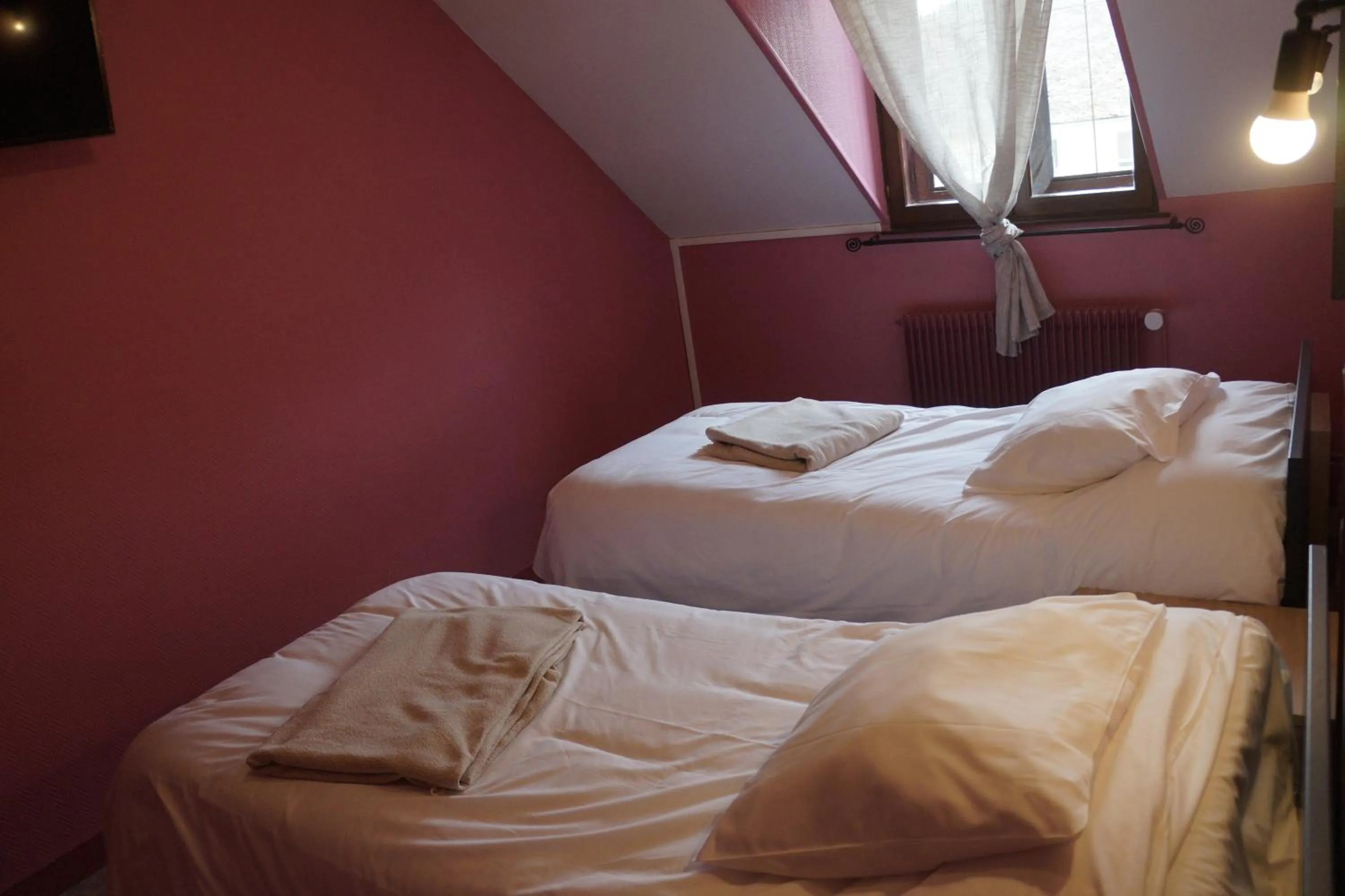 Bed in Les Rives de l'Ain