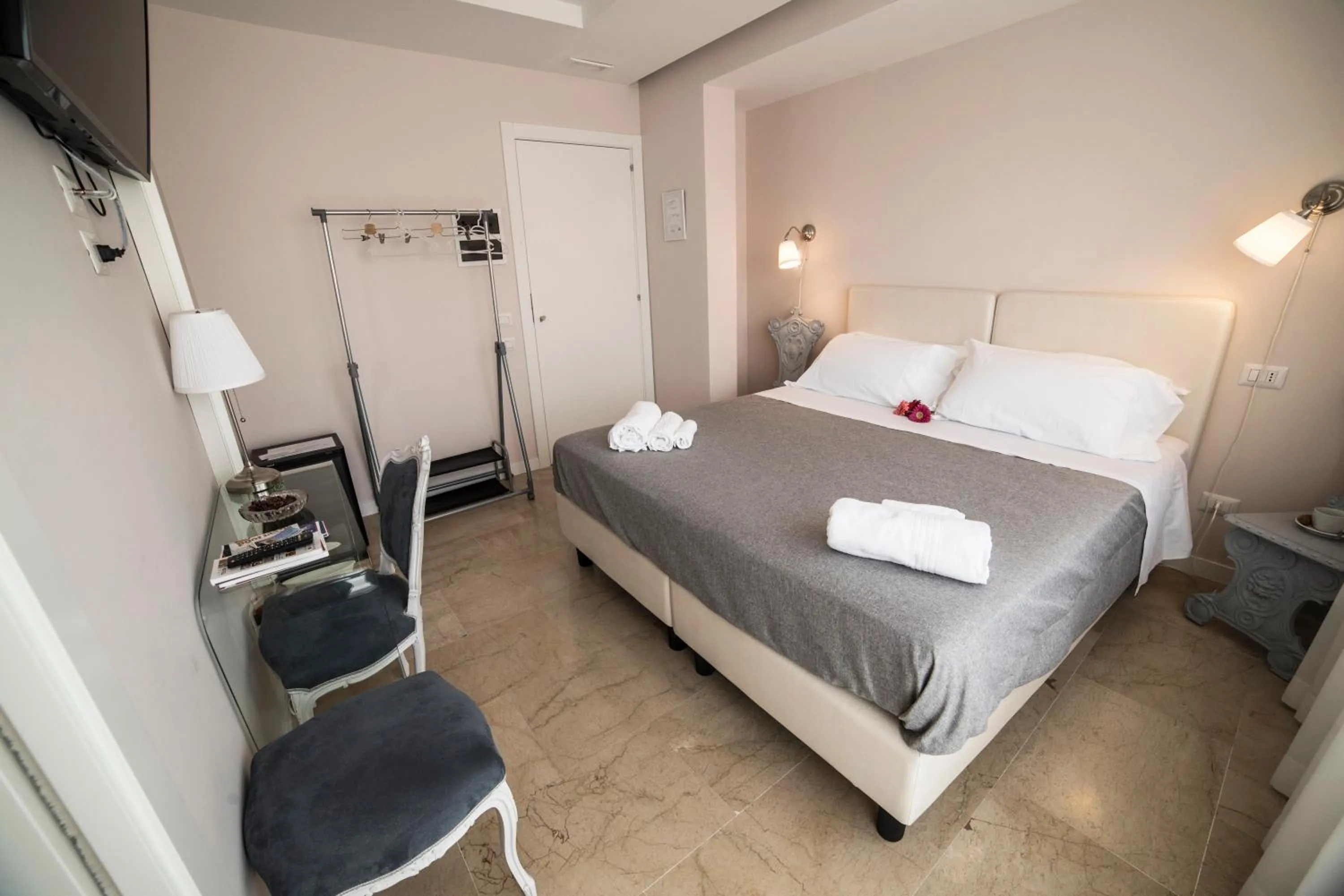 Photo of the whole room, Bed in B&B Attico 33