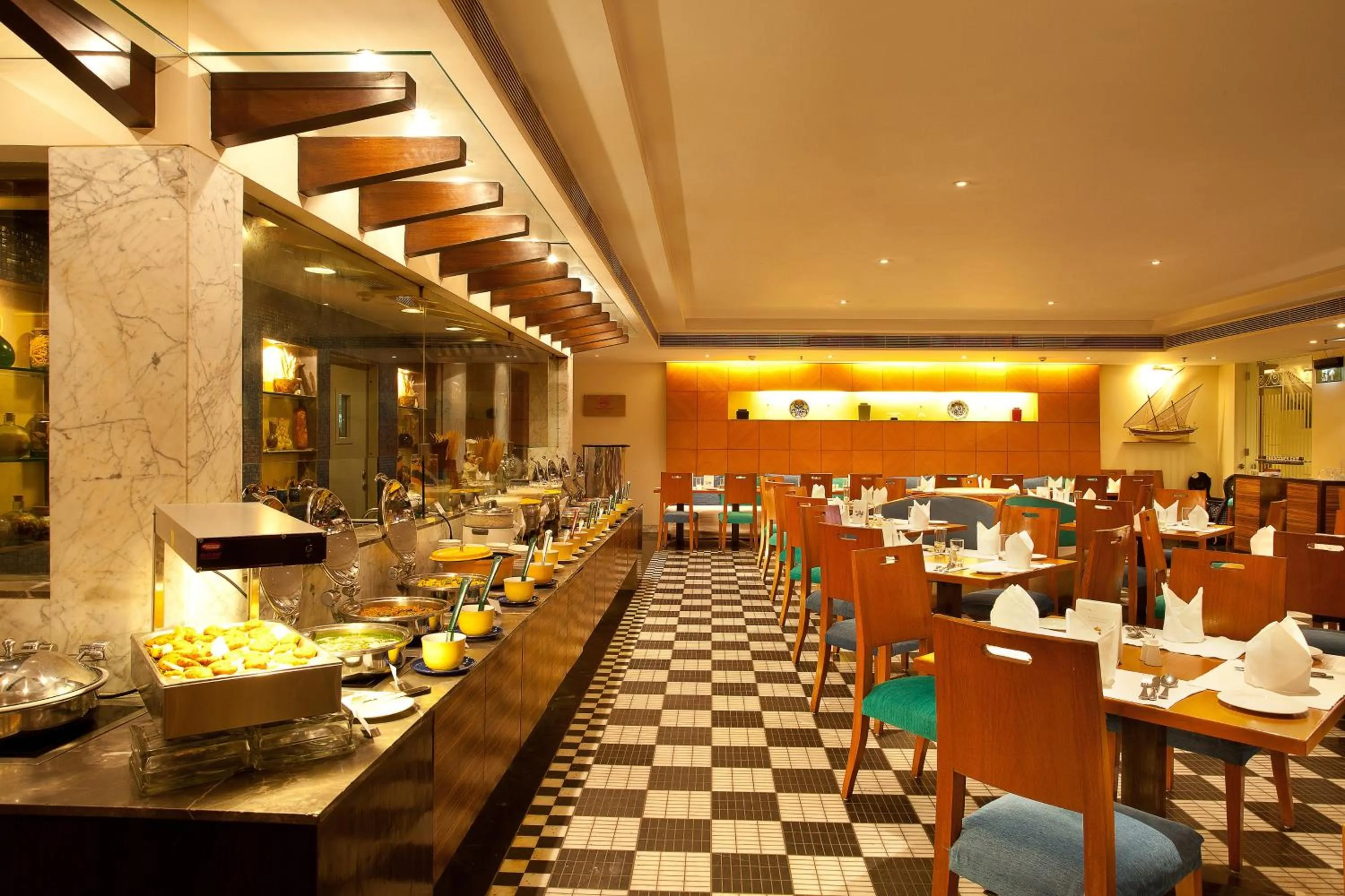 Restaurant/places to eat in Welcomhotel by ITC Hotels, Alkapuri, Vadodara